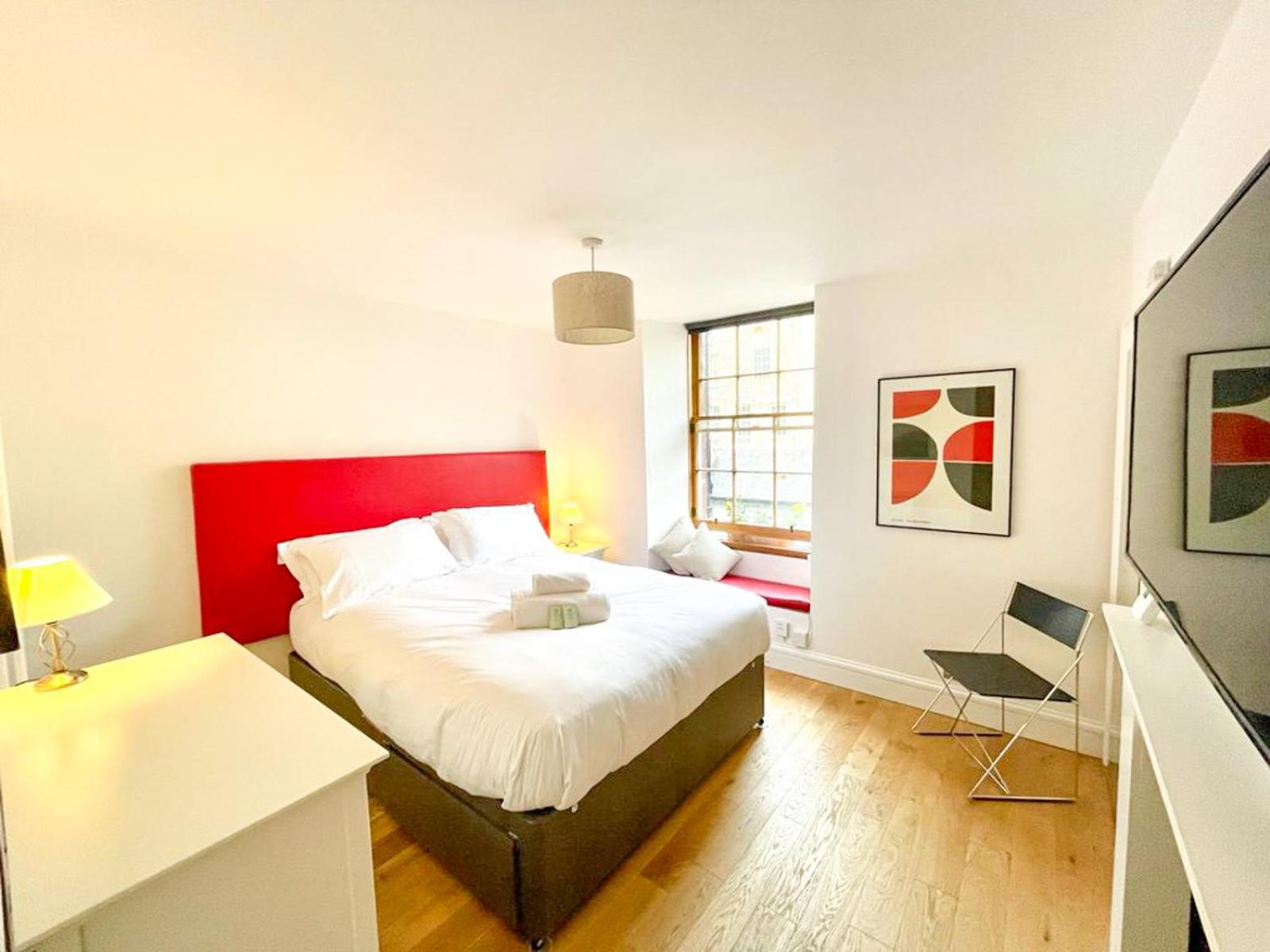 Prime Edinburgh New Town. Newly reno'd cosy nest view 5