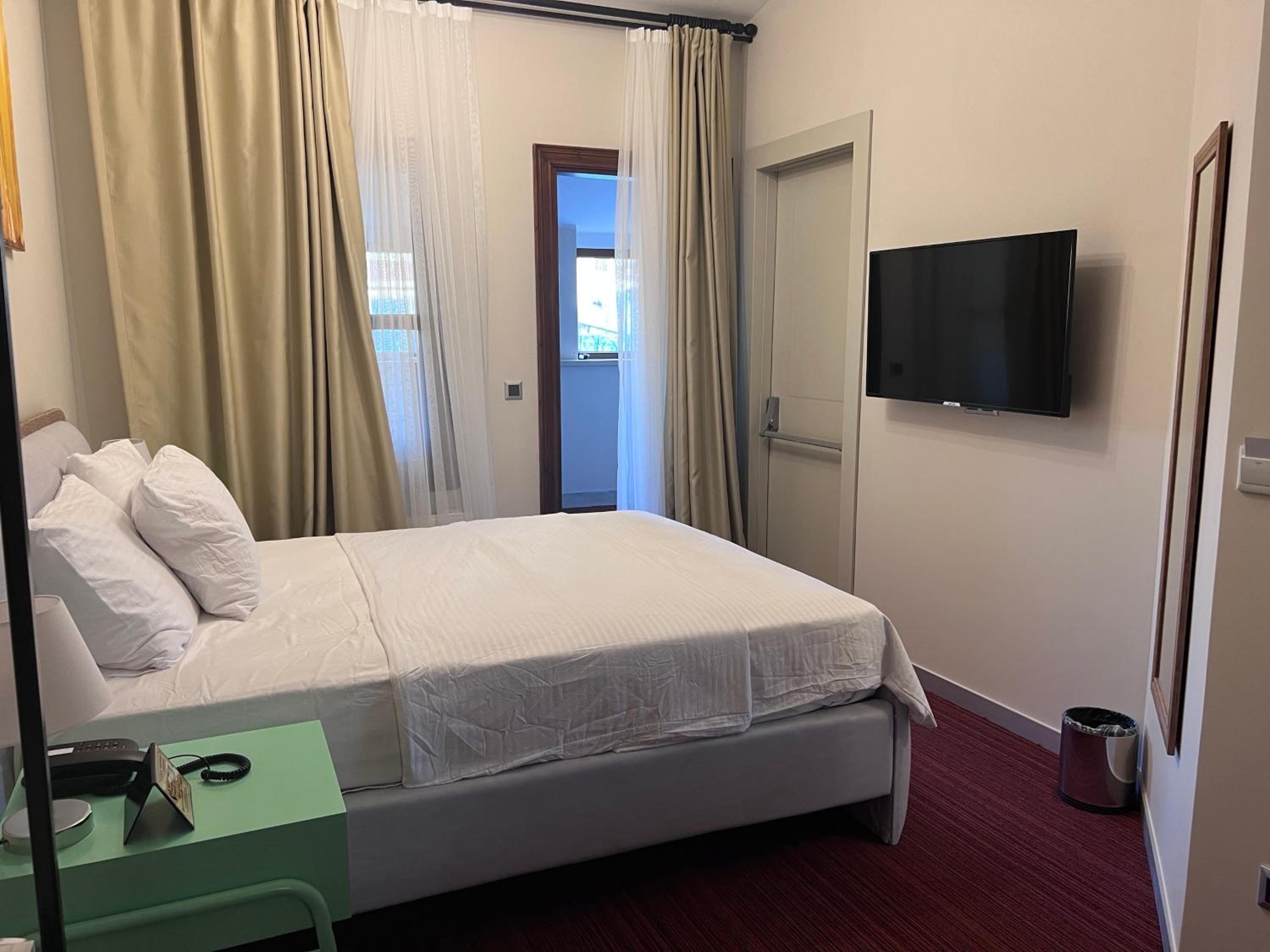 Rafinn Hotel