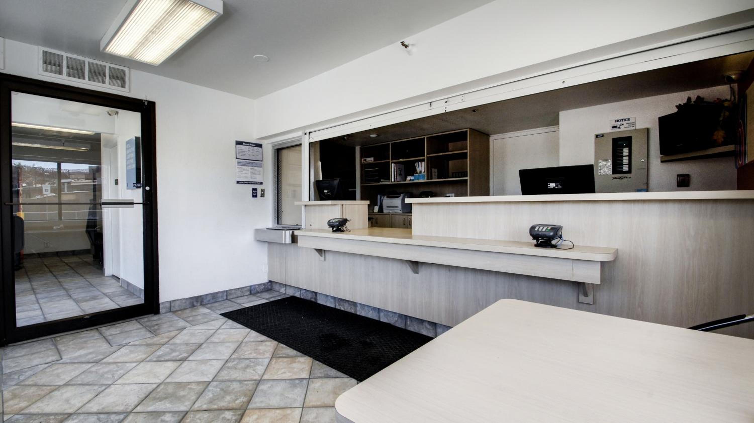 Super 8 by Wyndham Woods Cross - Salt Lake City North