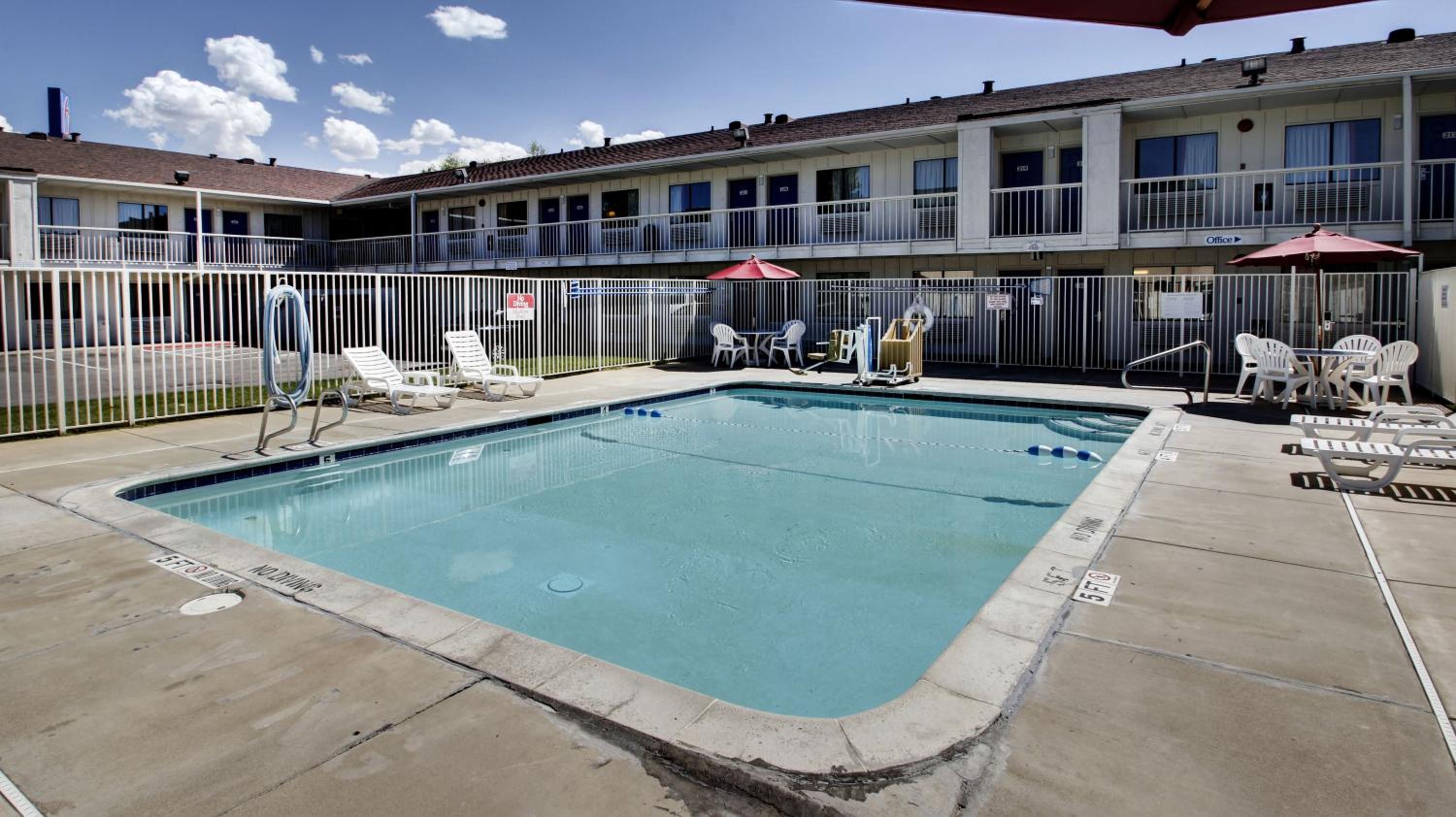 Super 8 by Wyndham Woods Cross - Salt Lake City North
