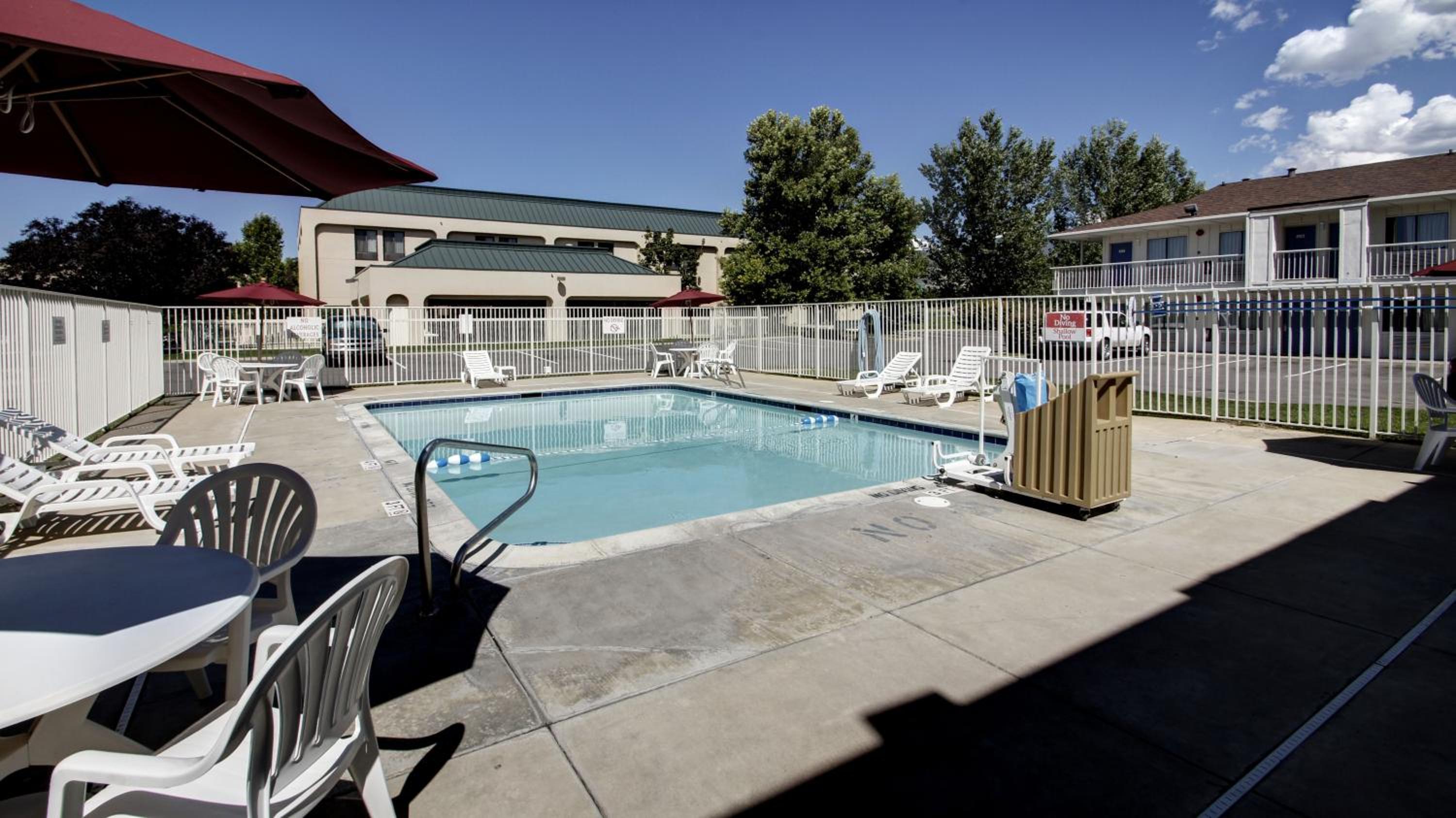 Super 8 by Wyndham Woods Cross - Salt Lake City North