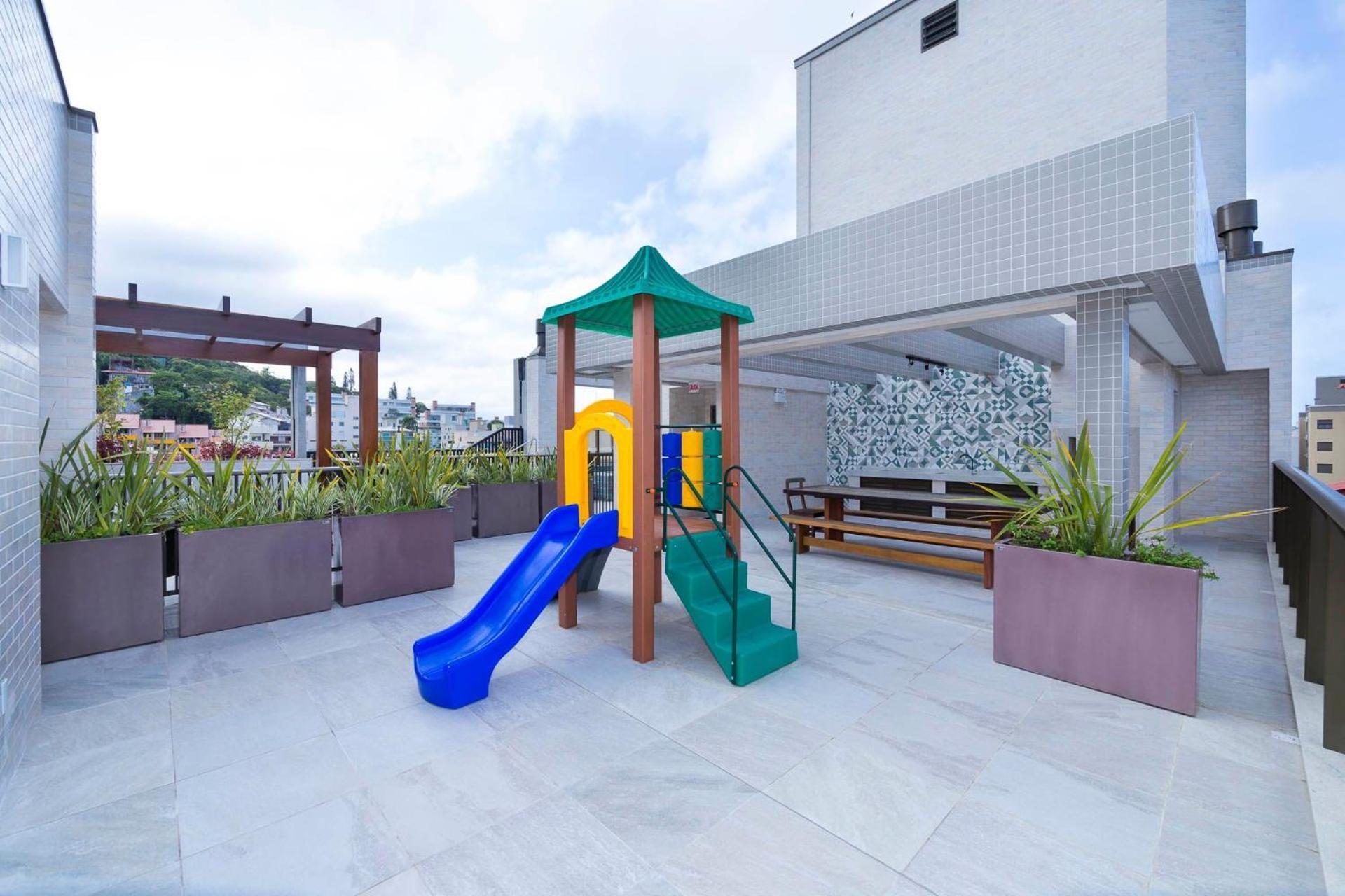 Apartamento 3 suítes c jacuzzi centro de Bombinhas