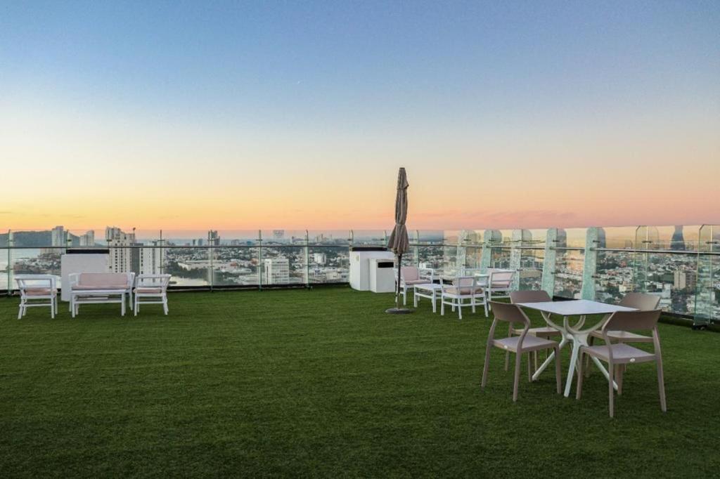 Hotel Central Tower 102 Malecón Mazatlan - Image 1