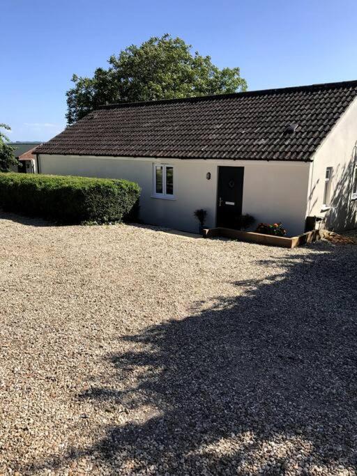 Hotel Lovely two bedroom bungalow with hot tub - Image 1