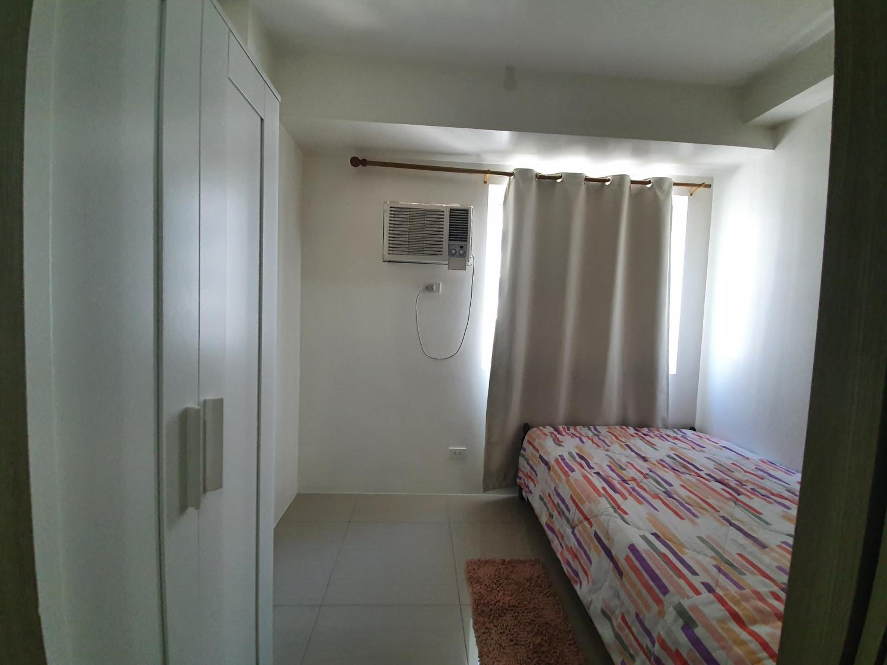 Shore 1 Residences,MOA Complex - One Bedroom Apartment view 3