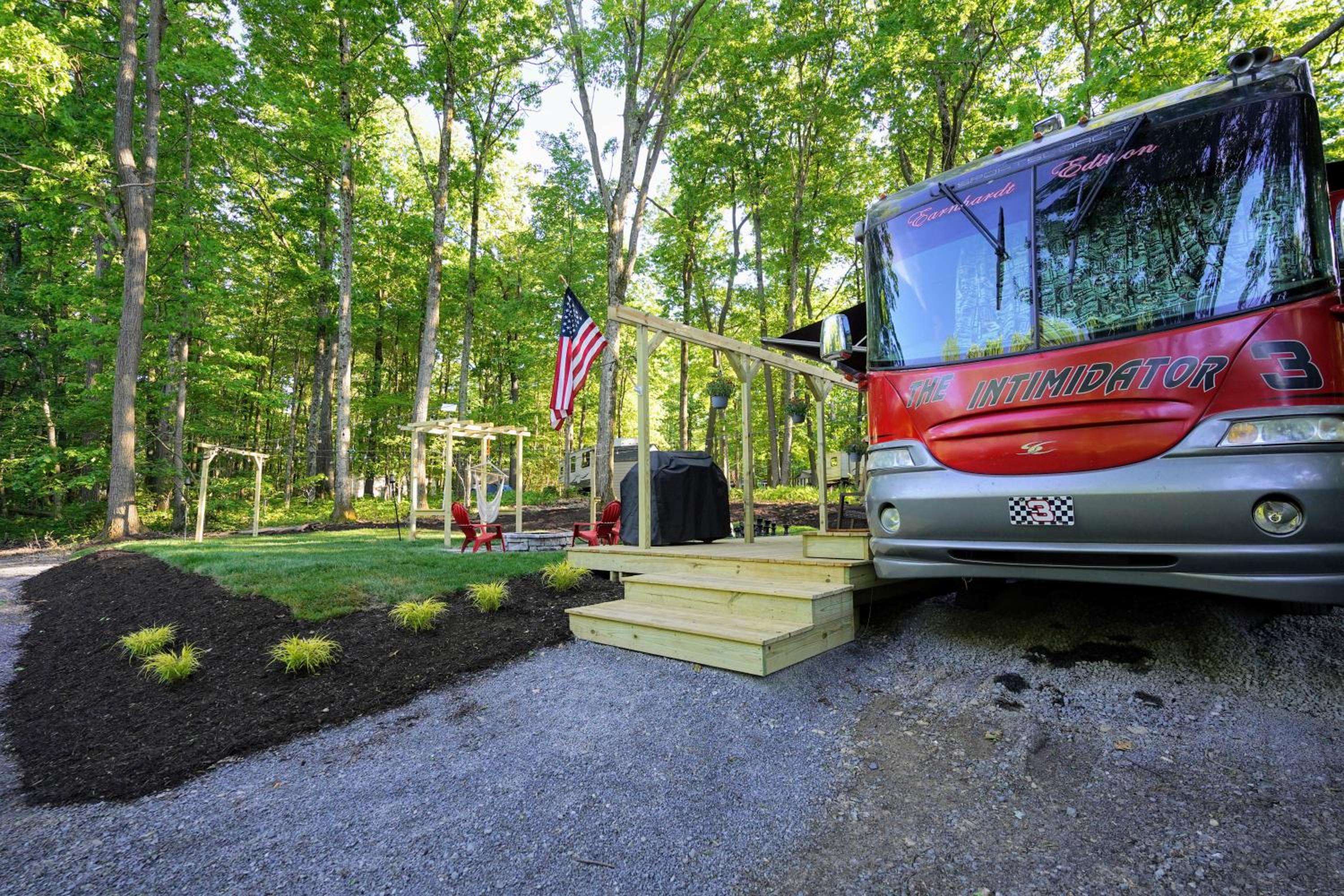 3E *Glamping at Treasure Lake* view 4