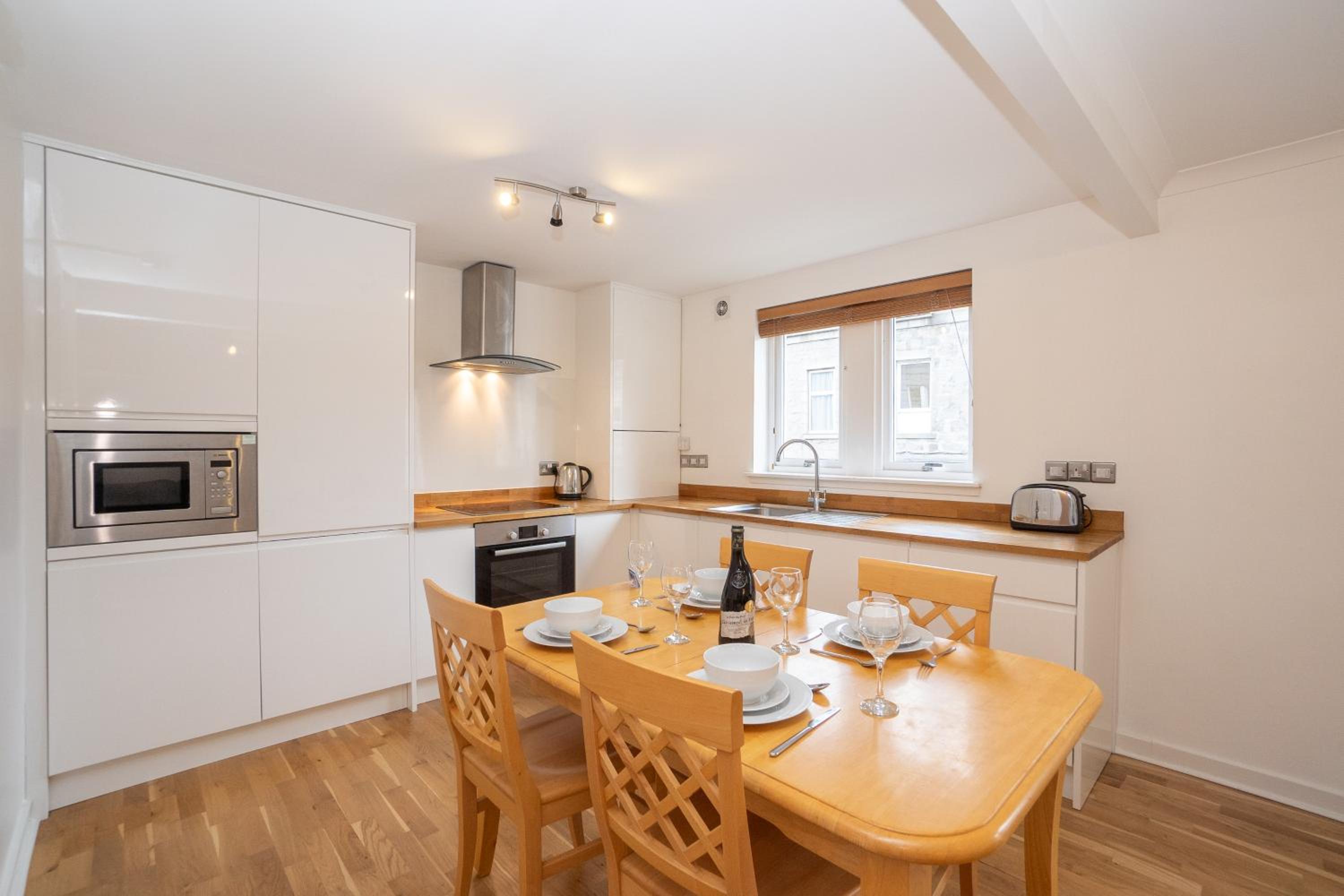 Out LEZ Zone, Free Allocated Parking Space at Rear Entrance, Fast WIFI, Ideal for Long Term Contractor, Corporate, etc Stays, Housekeeping Option, Dwellcom view 5