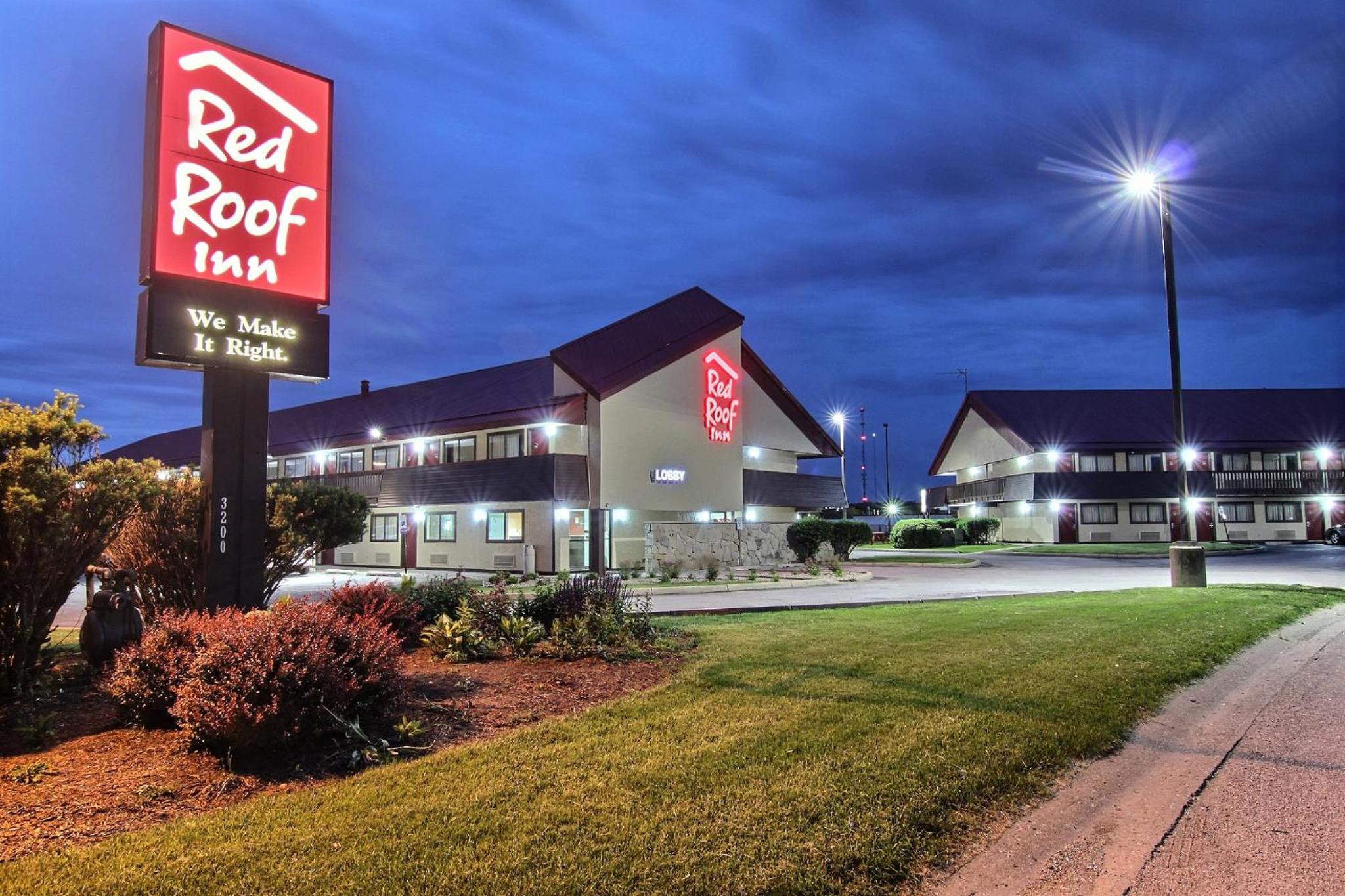 Springfield Vacations - Red Roof Inn Springfield, IL - Property Image 3