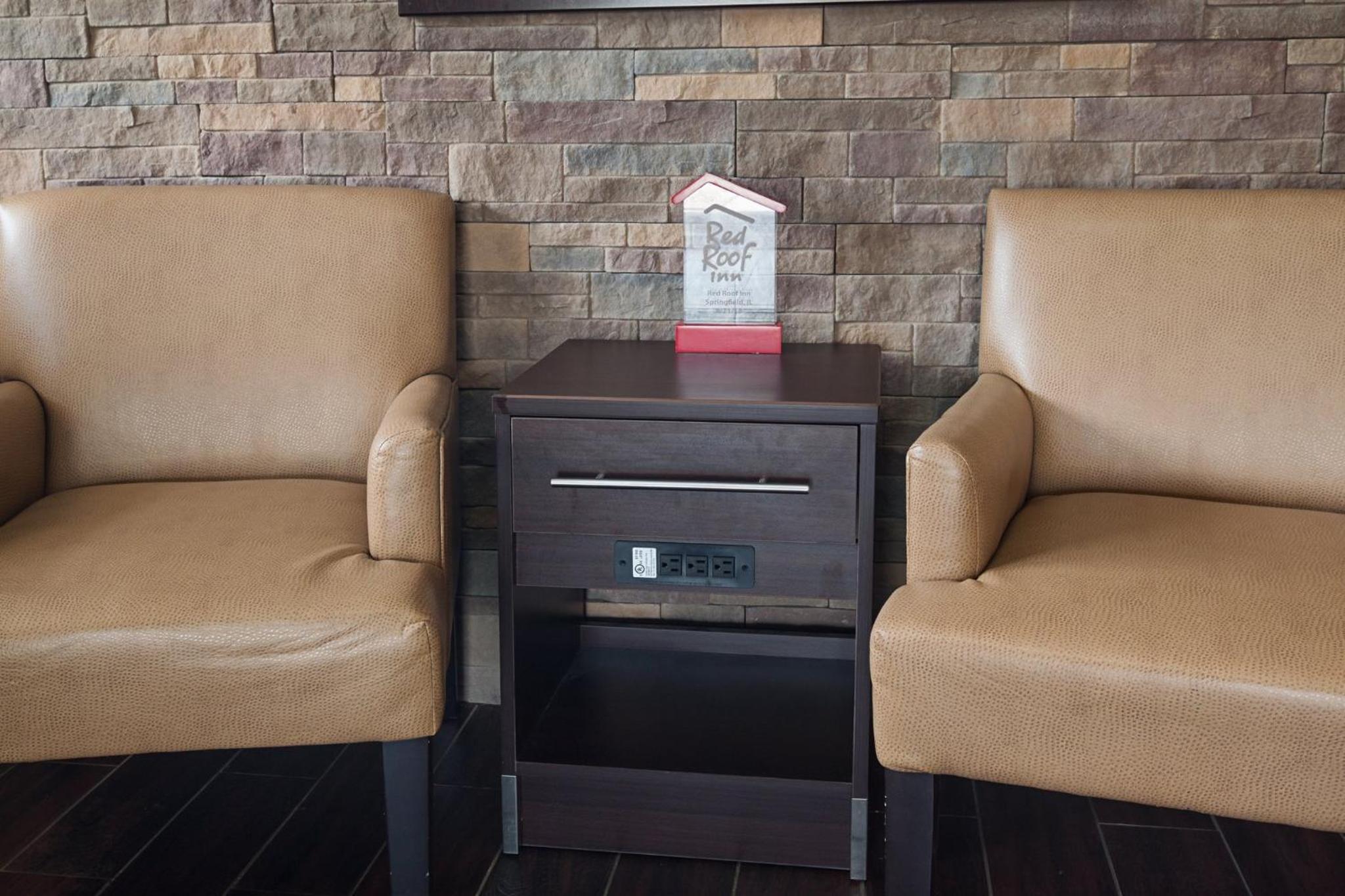 Springfield Vacations - Red Roof Inn Springfield, IL - Property Image 28