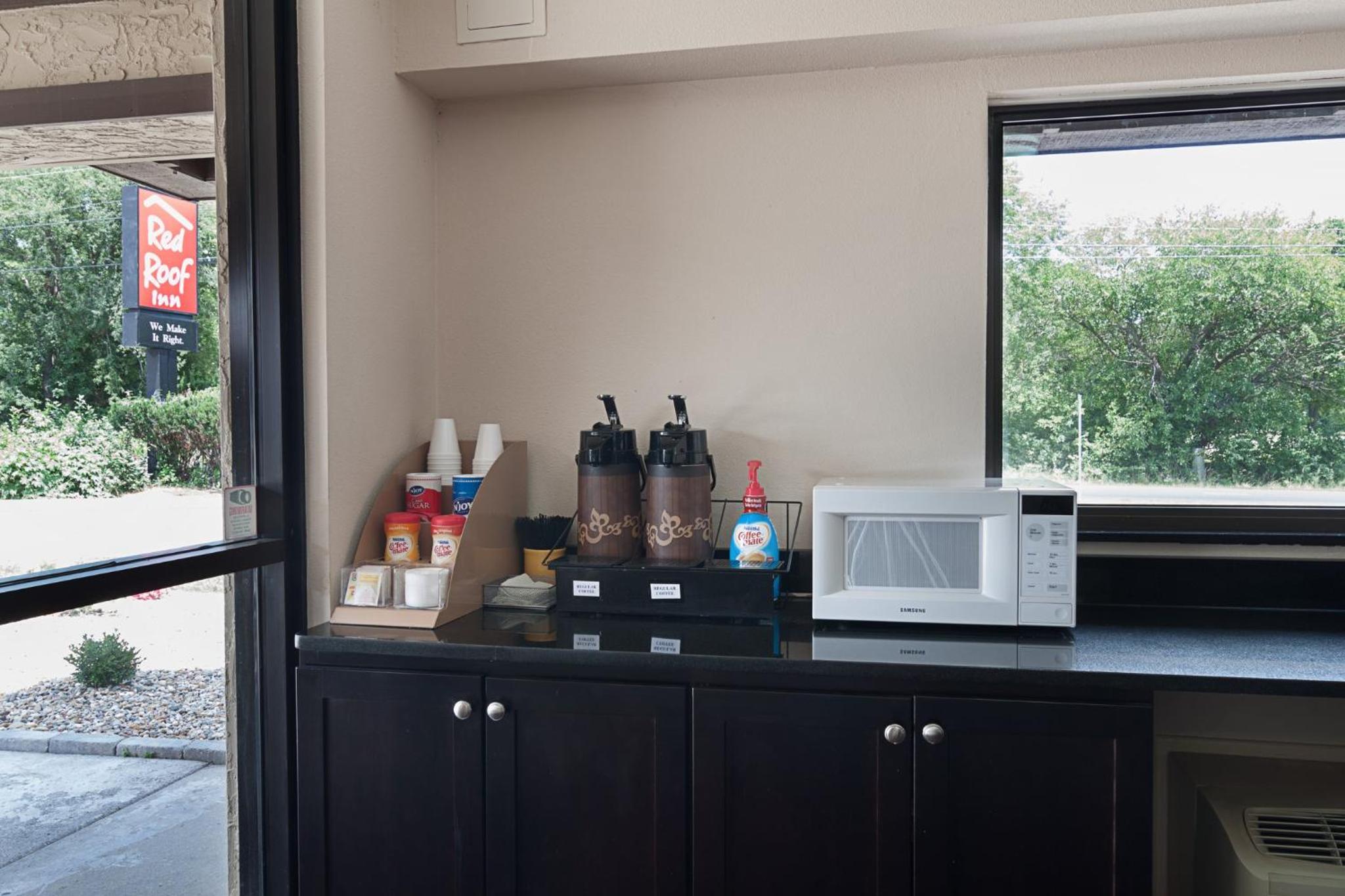 Springfield Vacations - Red Roof Inn Springfield, IL - Property Image 21