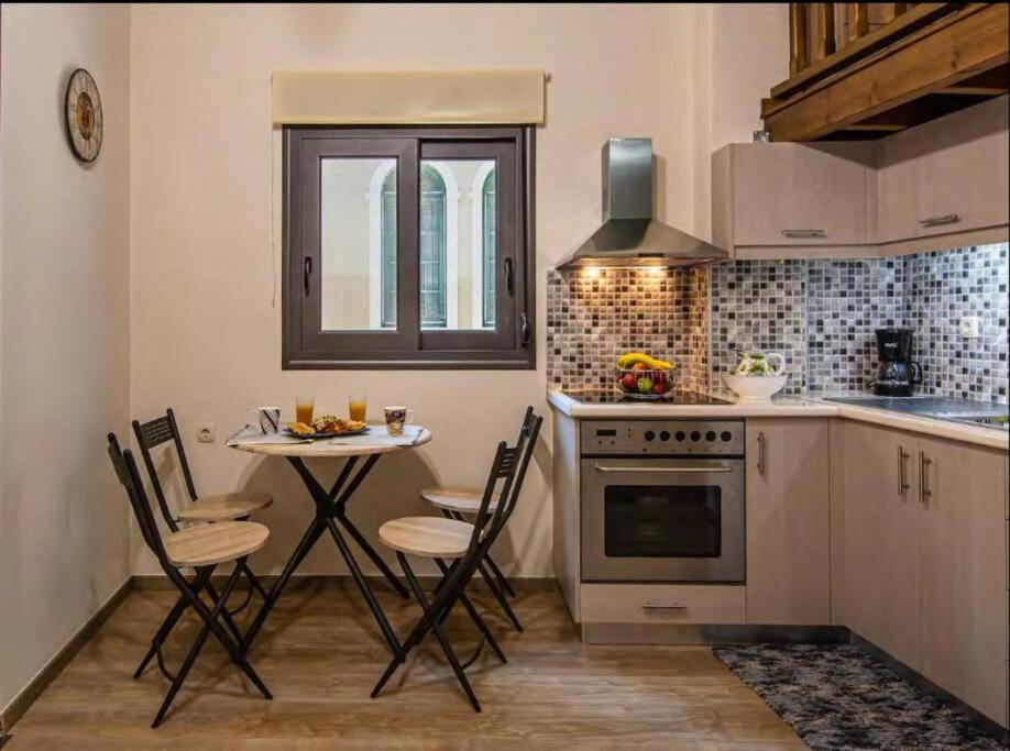 Perfect Location City Apt-900m from Beach-Old Port photo 5
