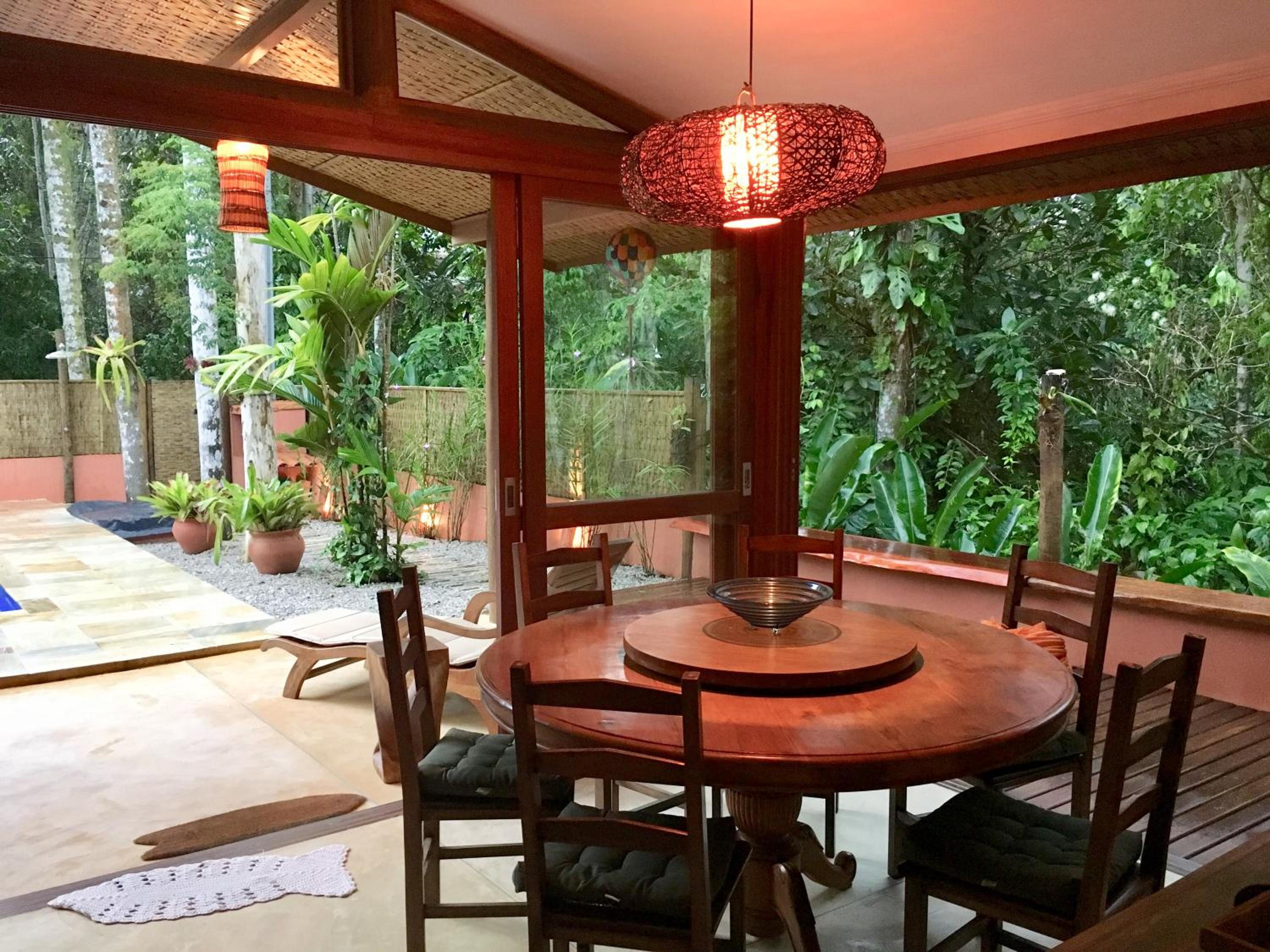 Casa com piscina a poucos minutos da praia