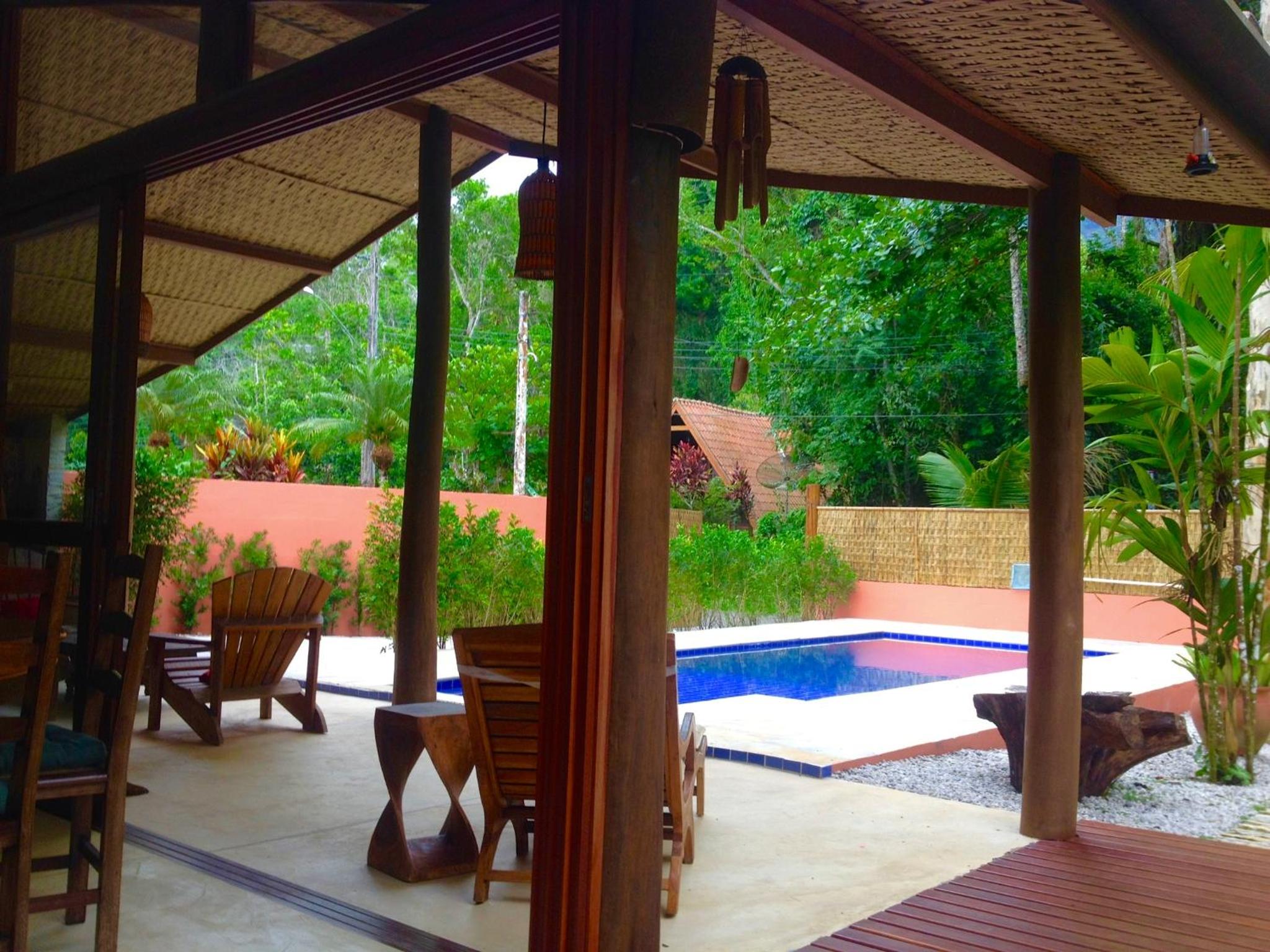 Casa com piscina a poucos minutos da praia