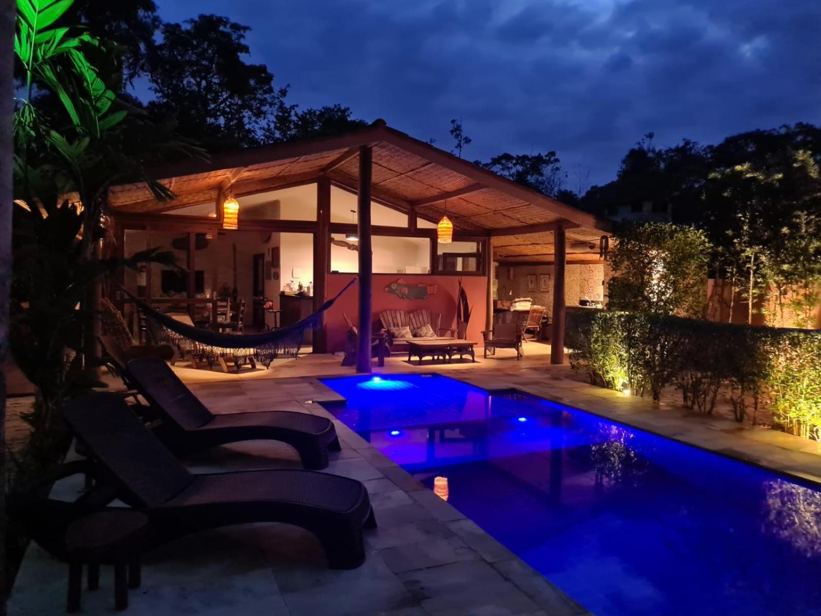 Casa com piscina a poucos minutos da praia