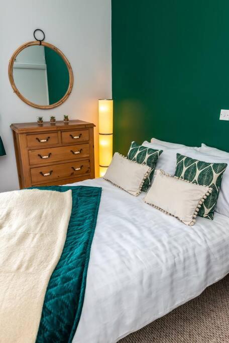 2A Redcliffe - Stunning quiet apartment by the sea view 2