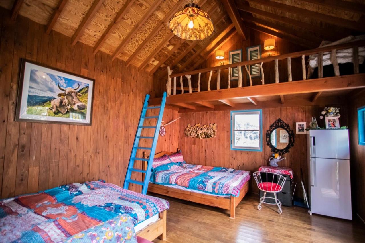 First Class Backpackers Inn - FBI AWAJI view 2