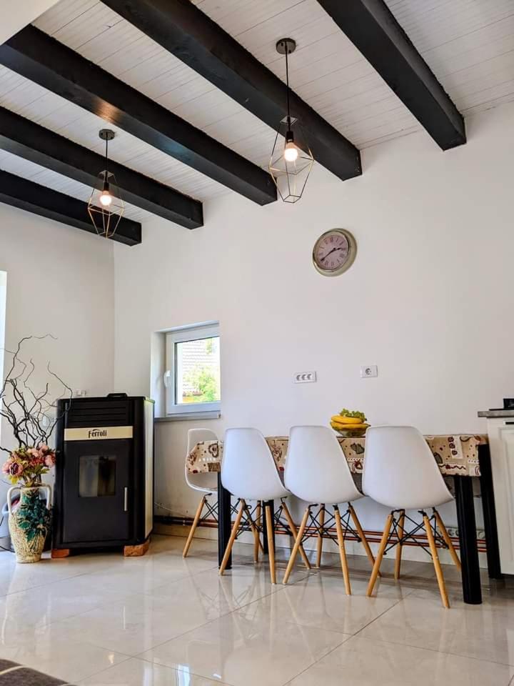 Hill House Valiug Crivaia