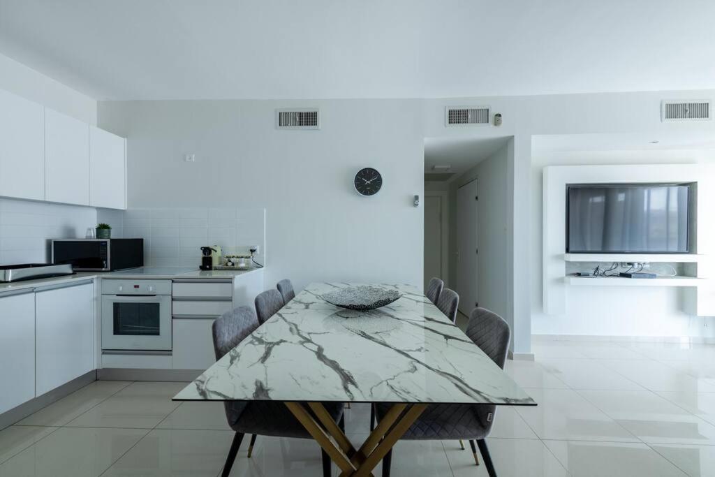 Pool side luxury suite at Royal Park-New Listing view 4