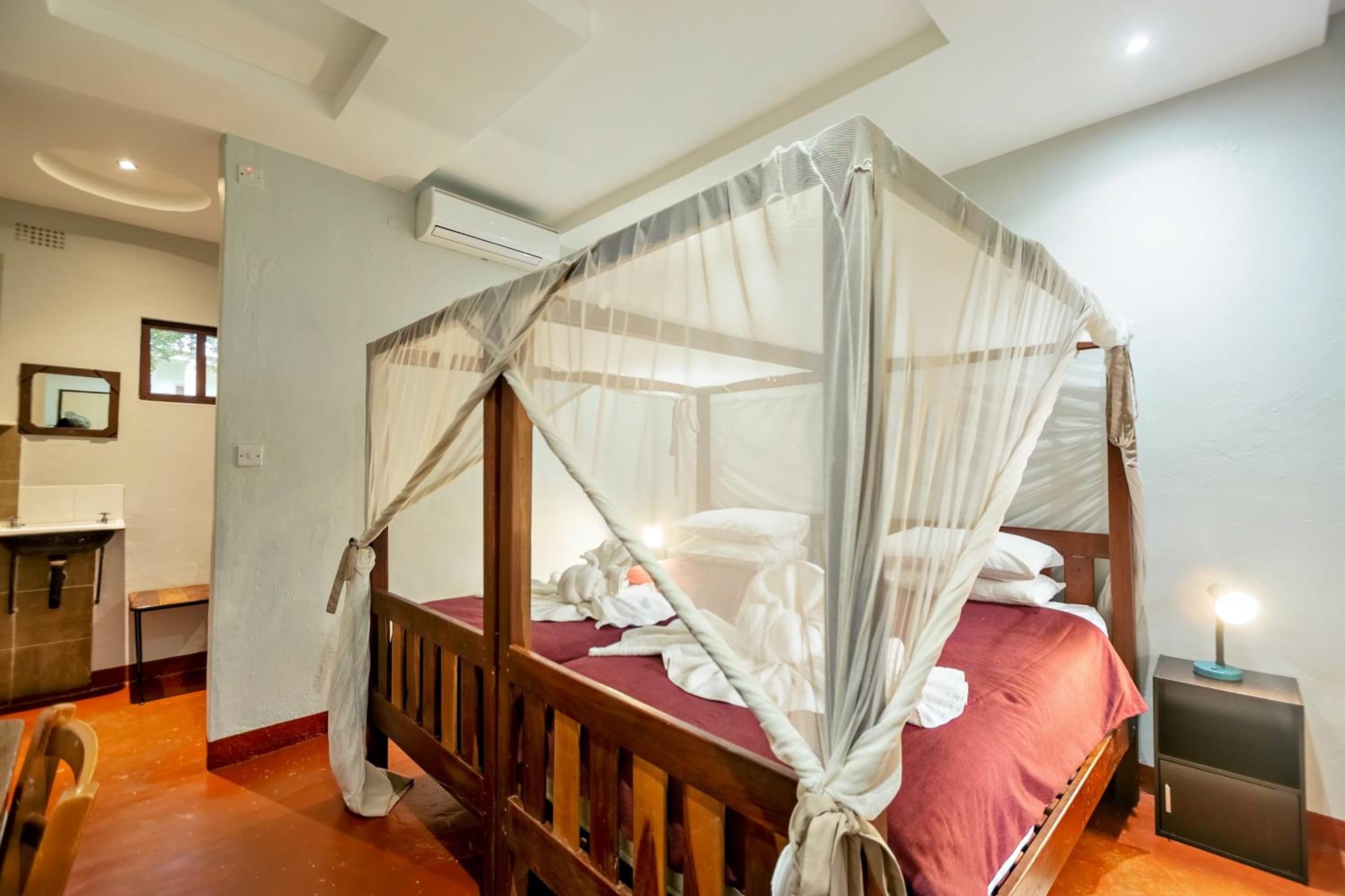 Foto 36 de 52 de Shoestrings Backpackers Lodge Vic Falls