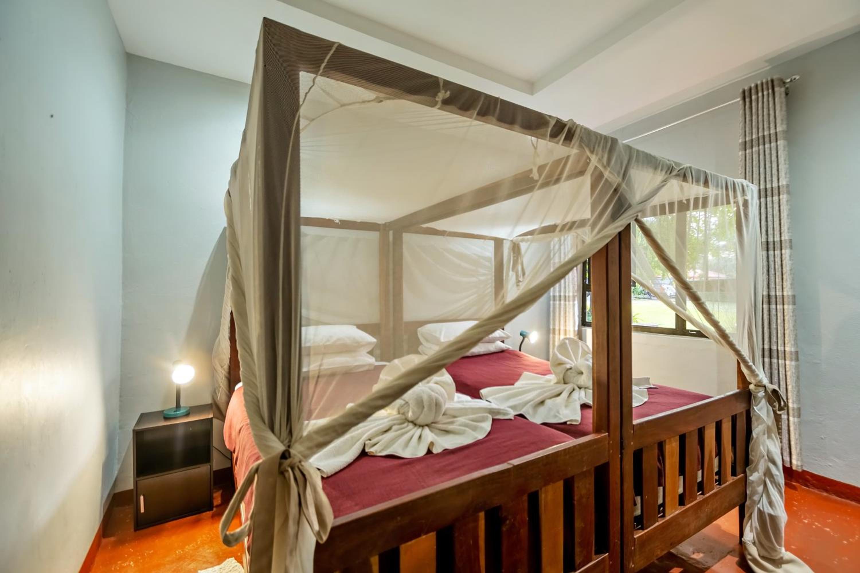 Shoestrings Backpackers Lodge Vic Falls
