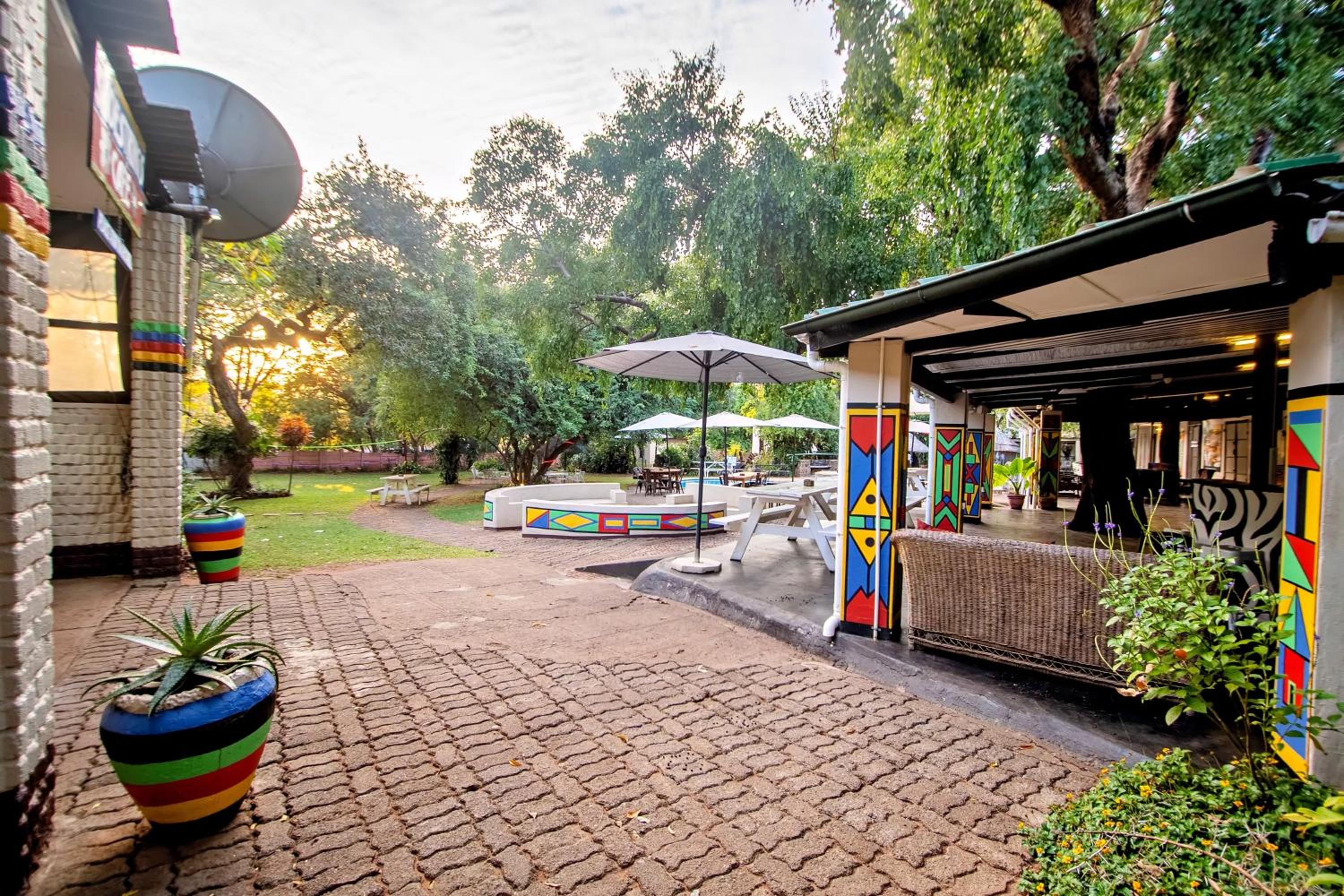 Shoestrings Backpackers Lodge Vic Falls
