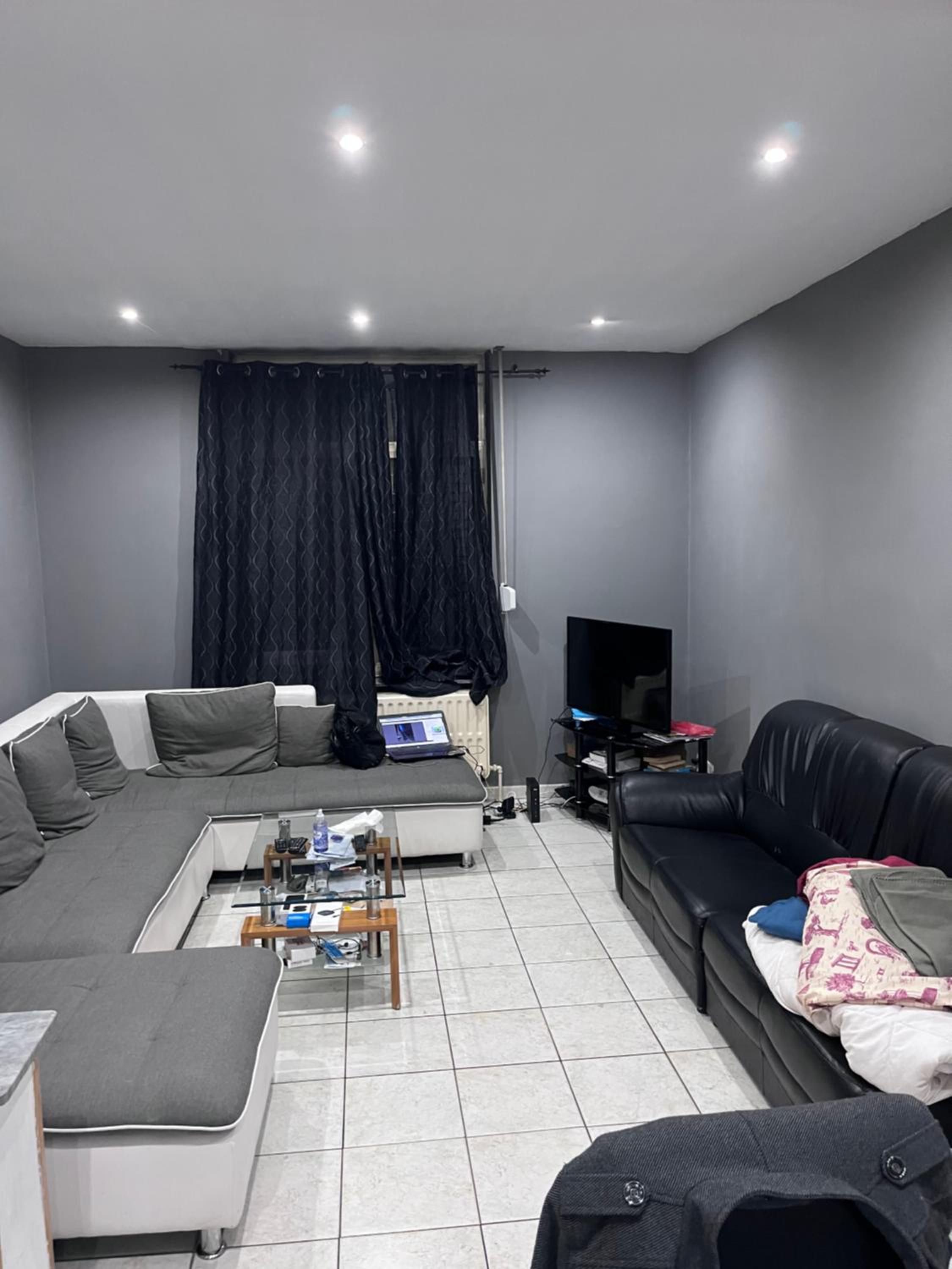 Grande maison avec plusieurs chambres à louer