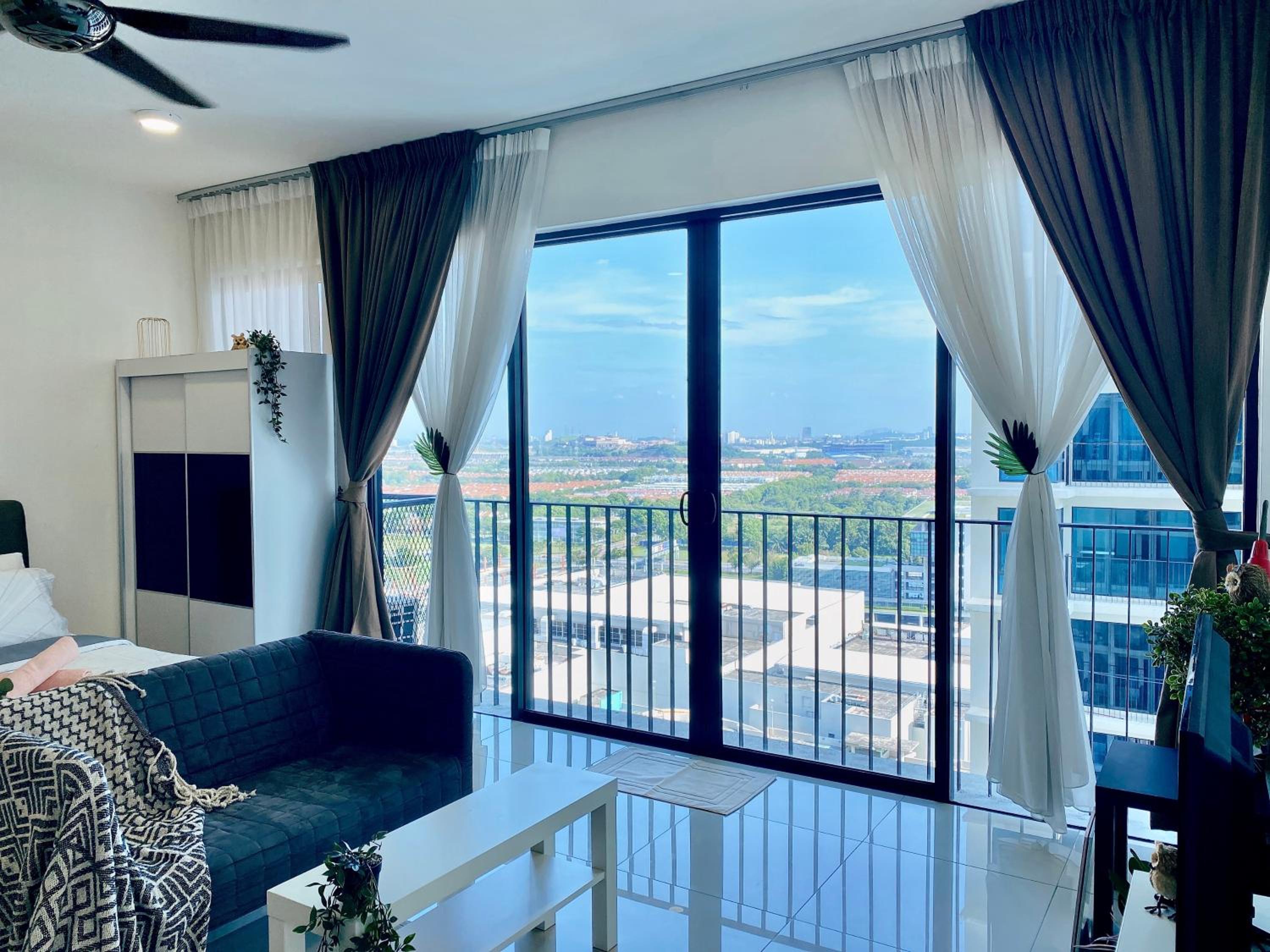 6Pax Suites Setia City Convention Trefoil Shah Alam SiS Homestay