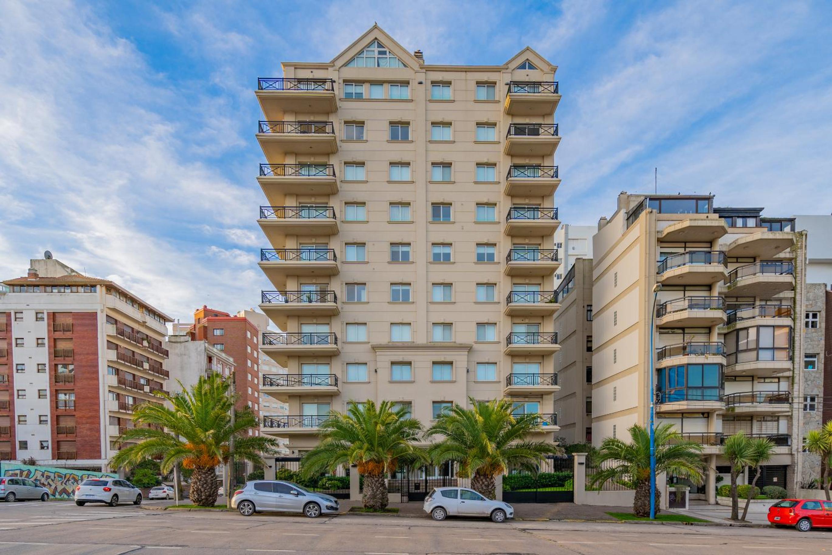 Departamento Varese Güemes Alta Gama Luxury 4/5 Pax Vista Mar