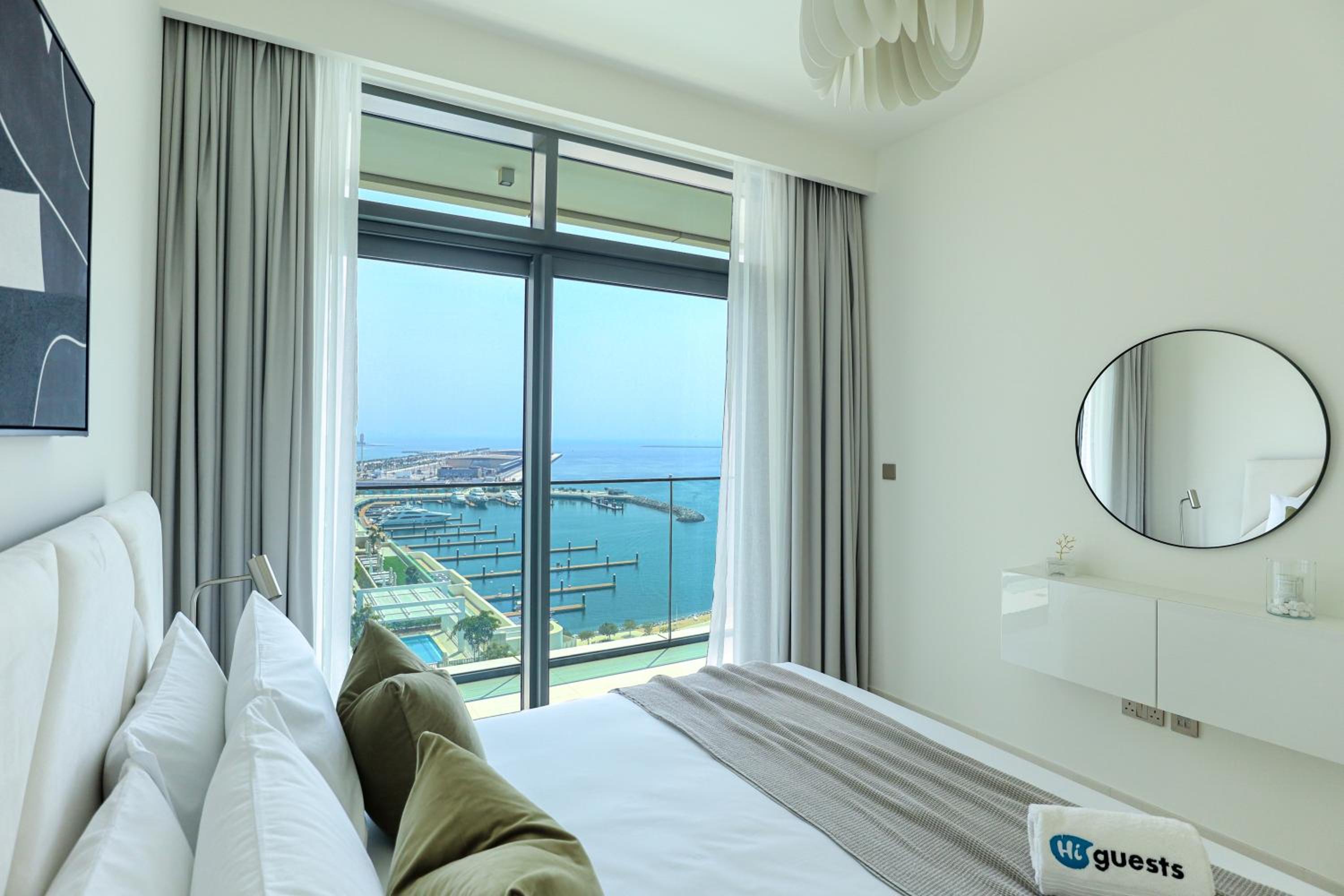 HiGuests - Superlative apt with private beach access