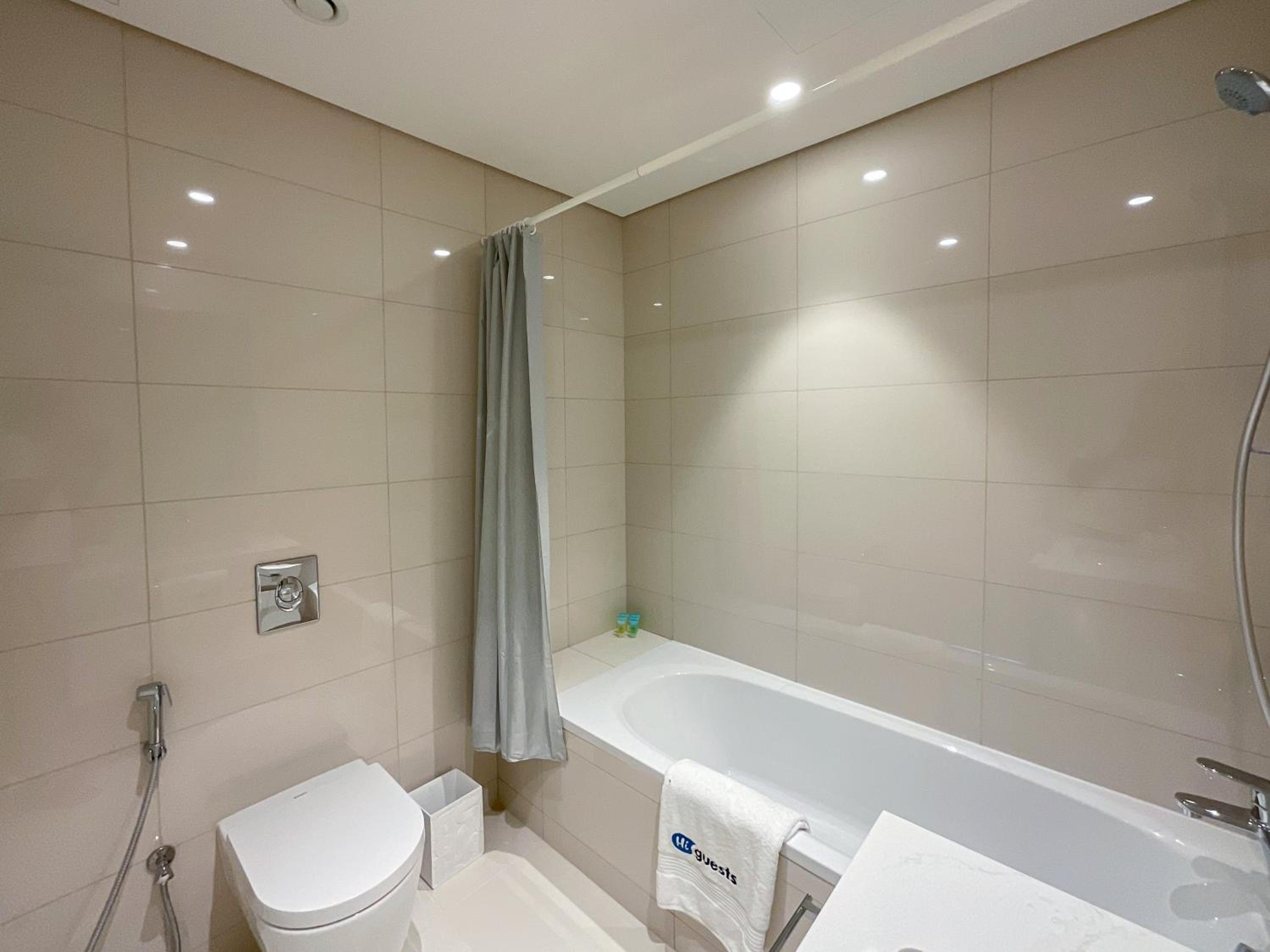 HiGuests - Superlative apt with private beach access