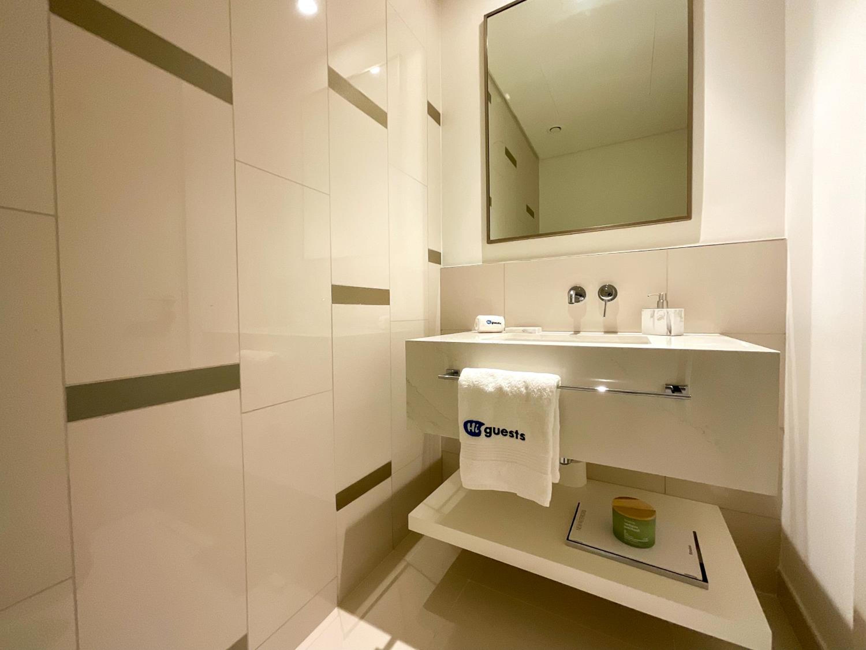 HiGuests - Superlative apt with private beach access