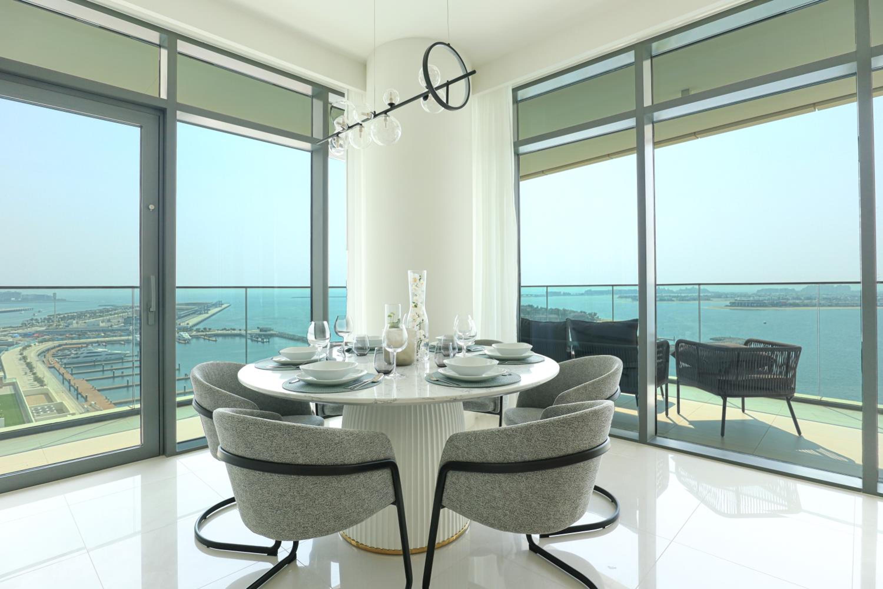 HiGuests - Superlative apt with private beach access