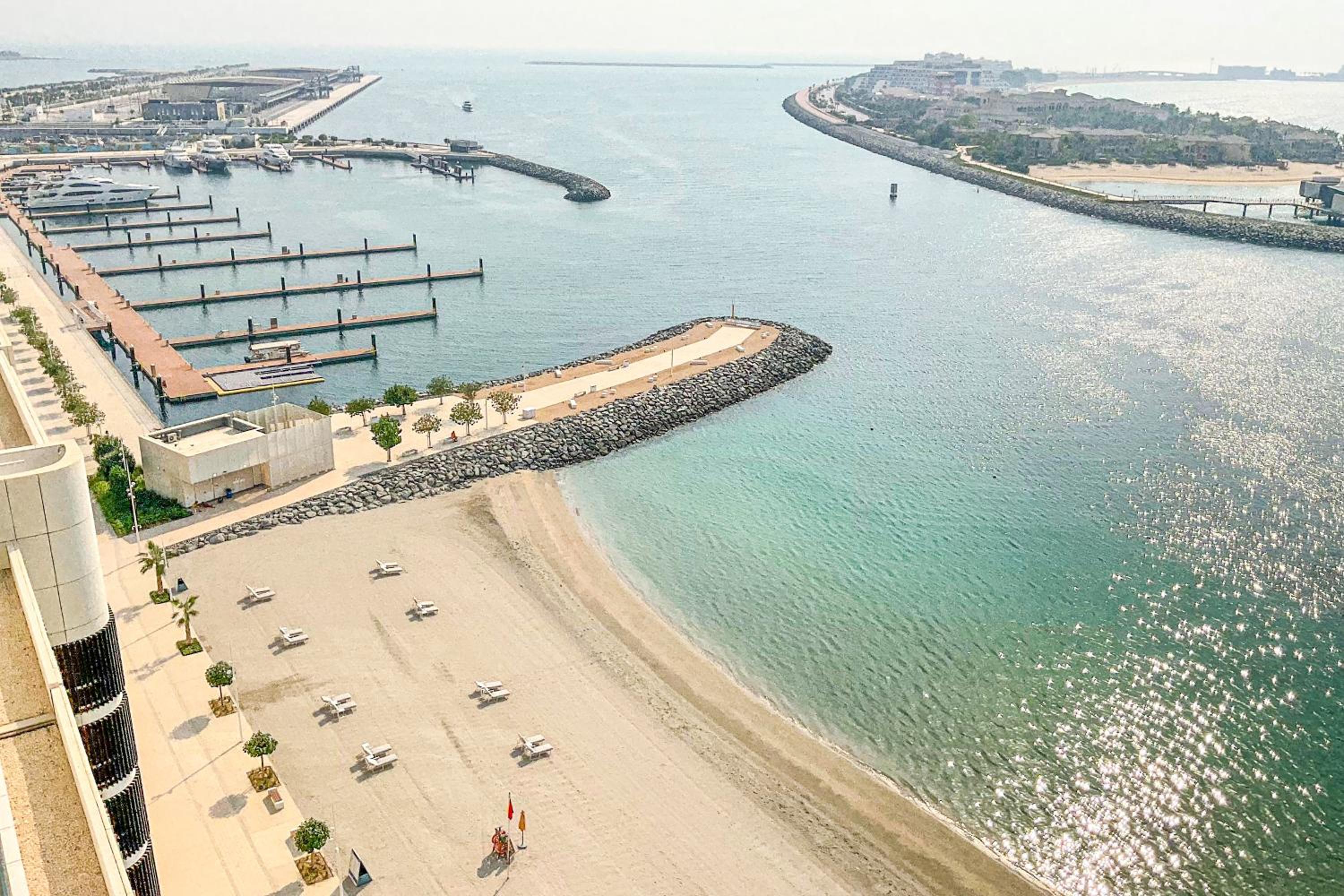 HiGuests - Superlative apt with private beach access