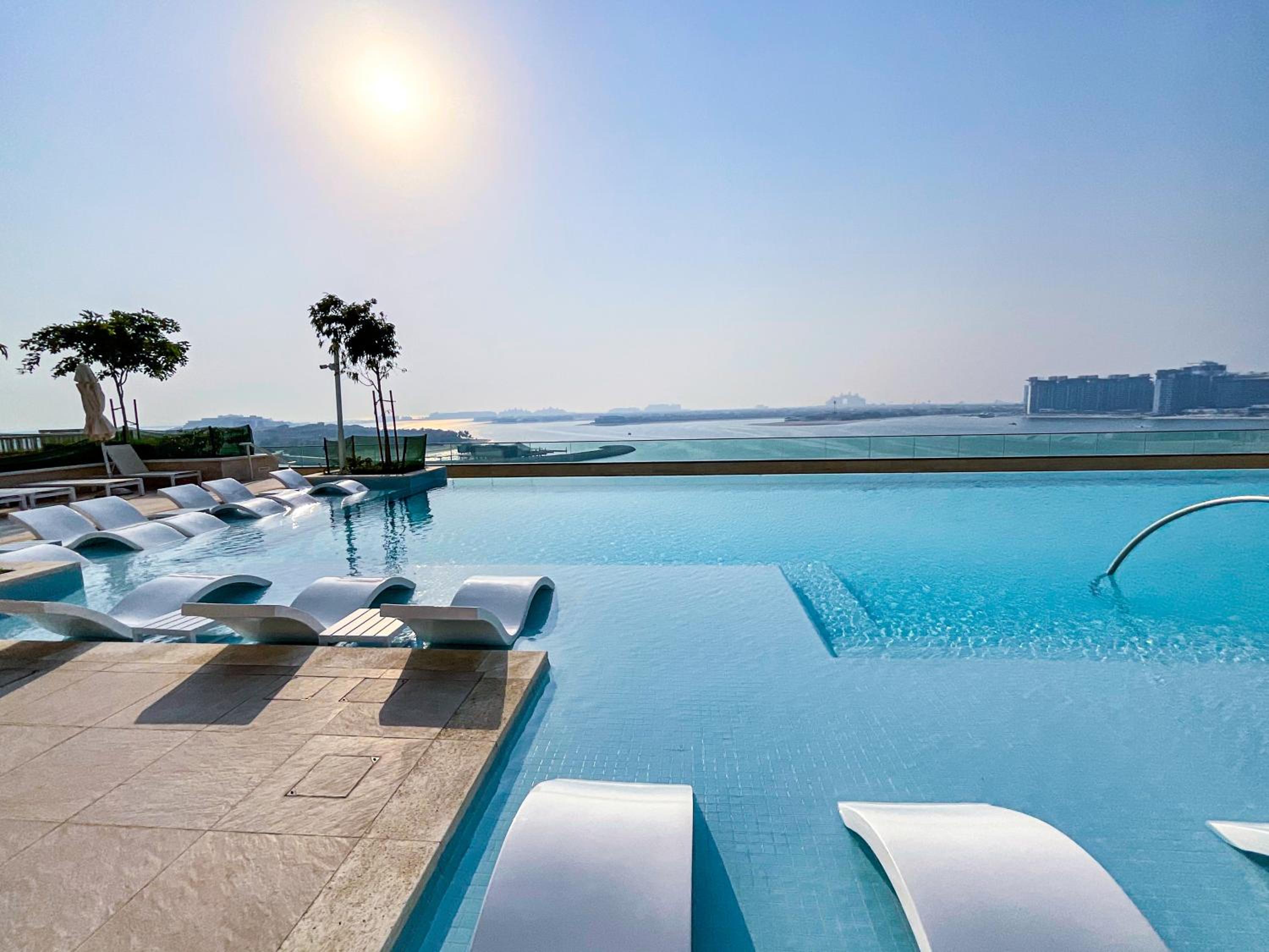 HiGuests - Superlative apt with private beach access