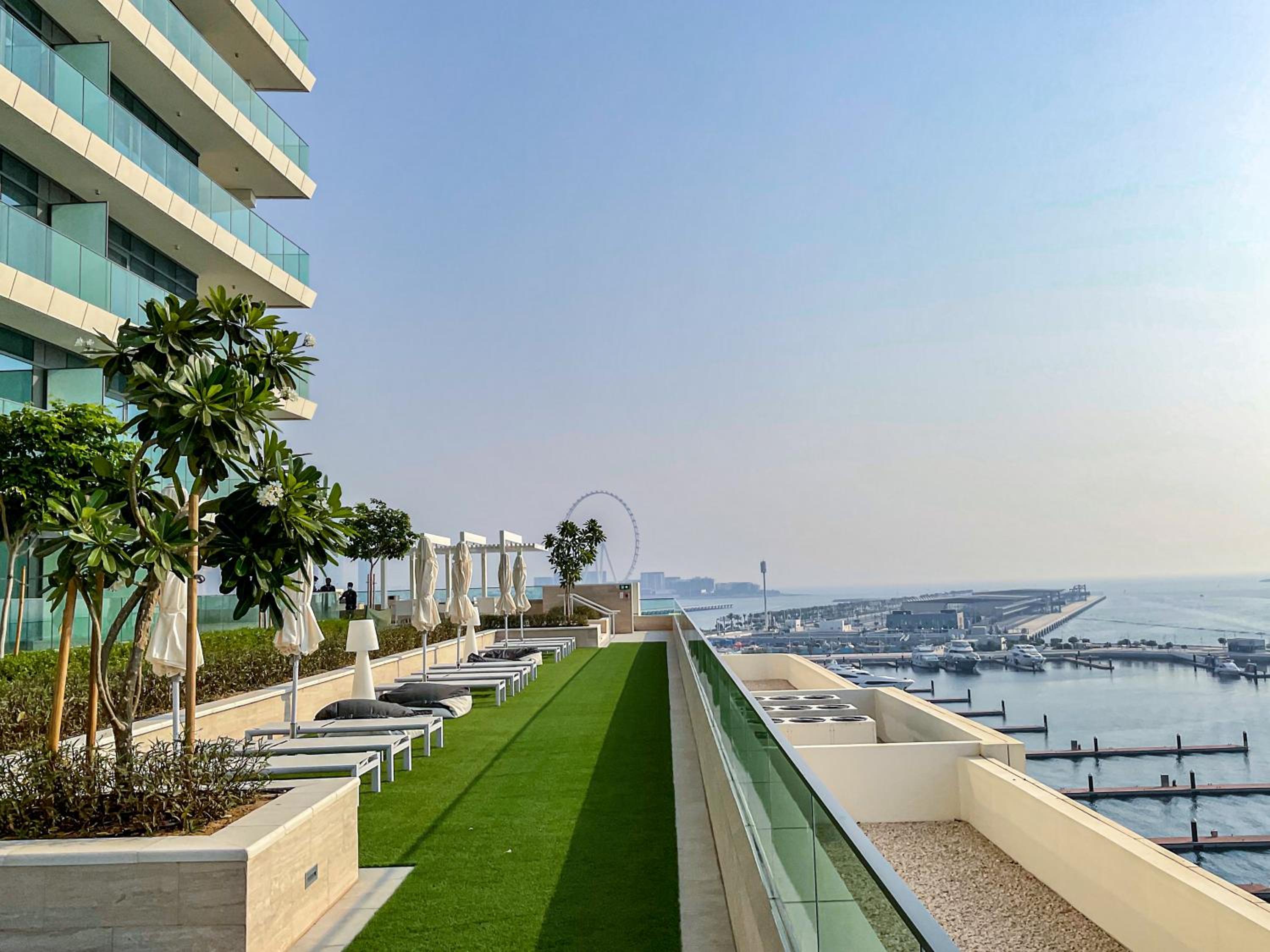 HiGuests - Superlative apt with private beach access
