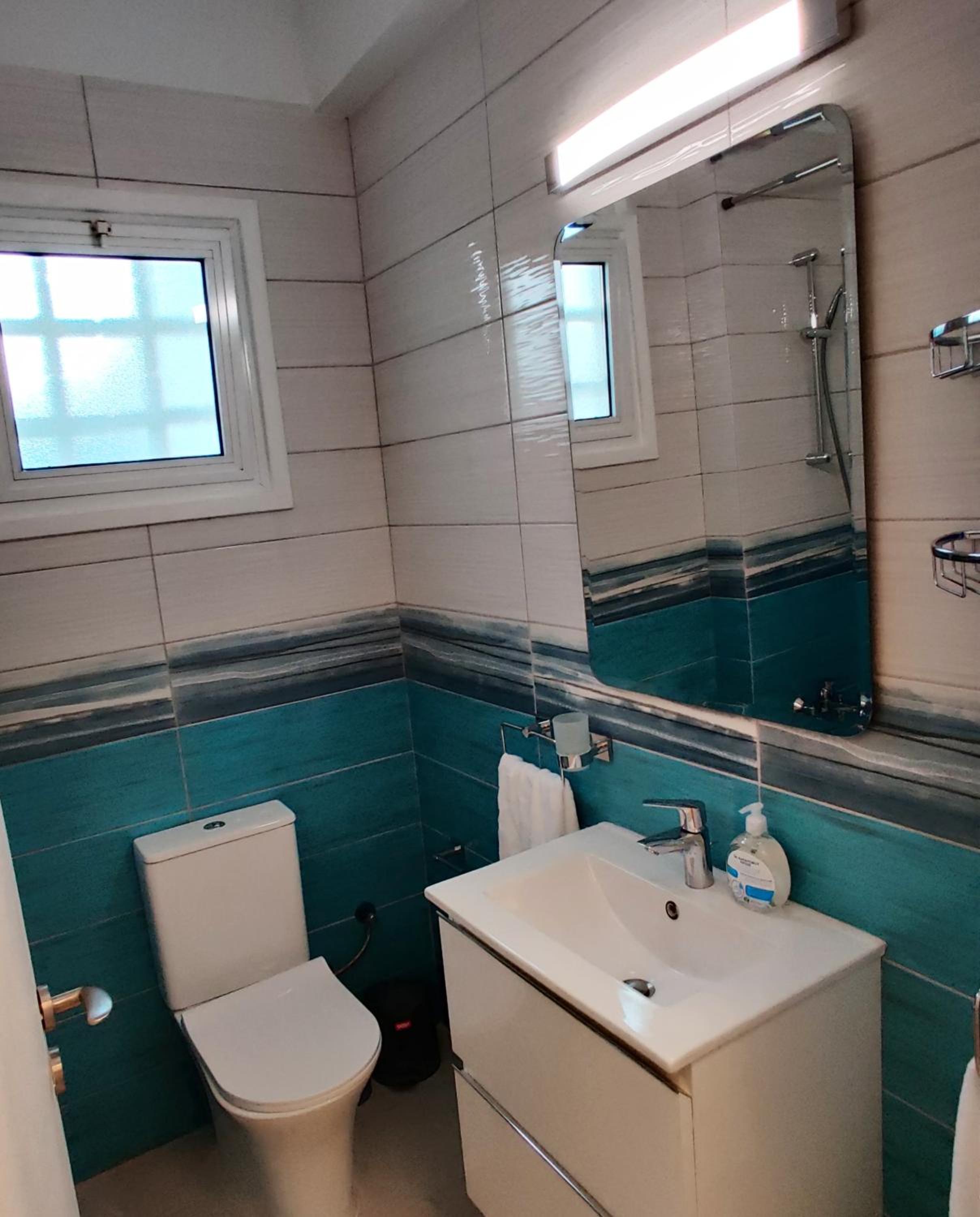 Lovely 1-bedroom unit @ fabulous location