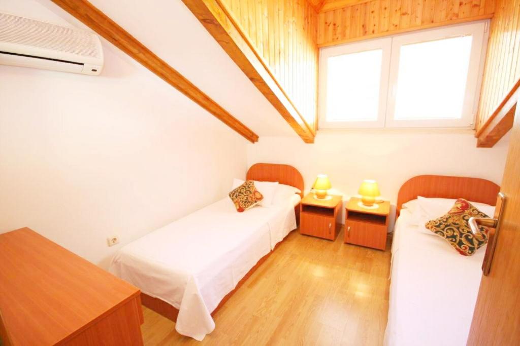 Apartments & Rooms Čakelić