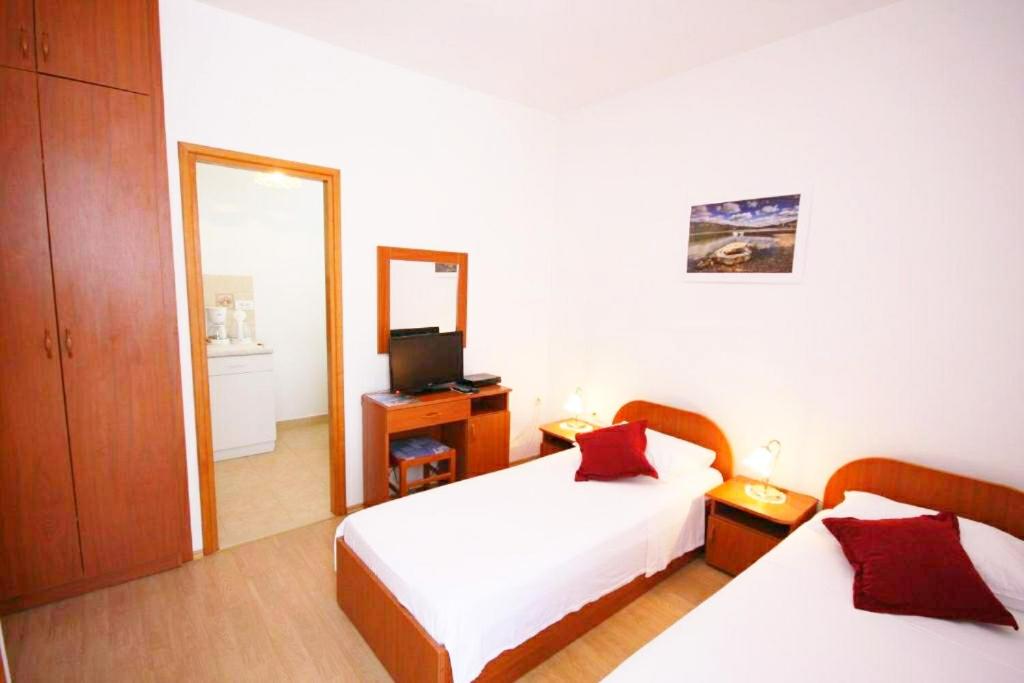 Apartments & Rooms Čakelić