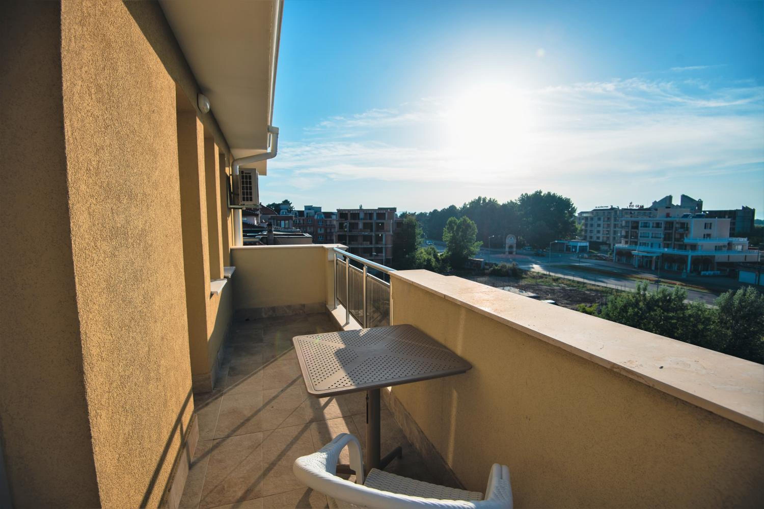 Modern Spacious 1BD Apartment for two in Nesebar by Flat Mаnаger view 3