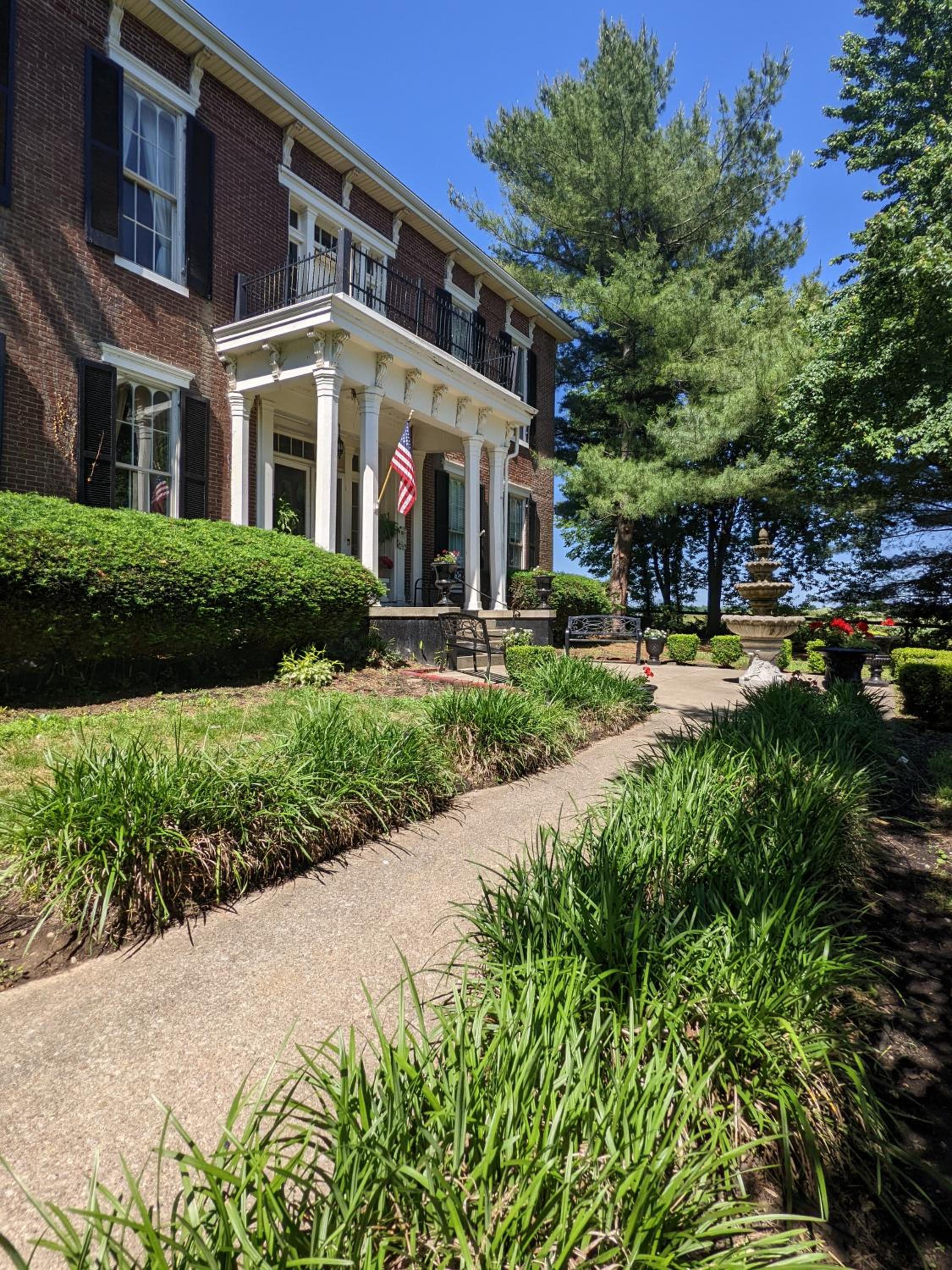 Maple Hill Manor Bed & Breakfast view 3