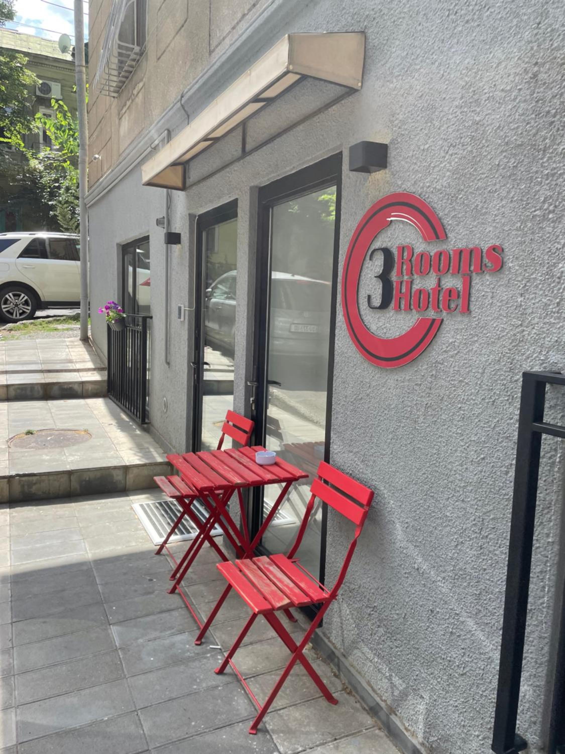 Hotel 3 Rooms Hotel - Image 1