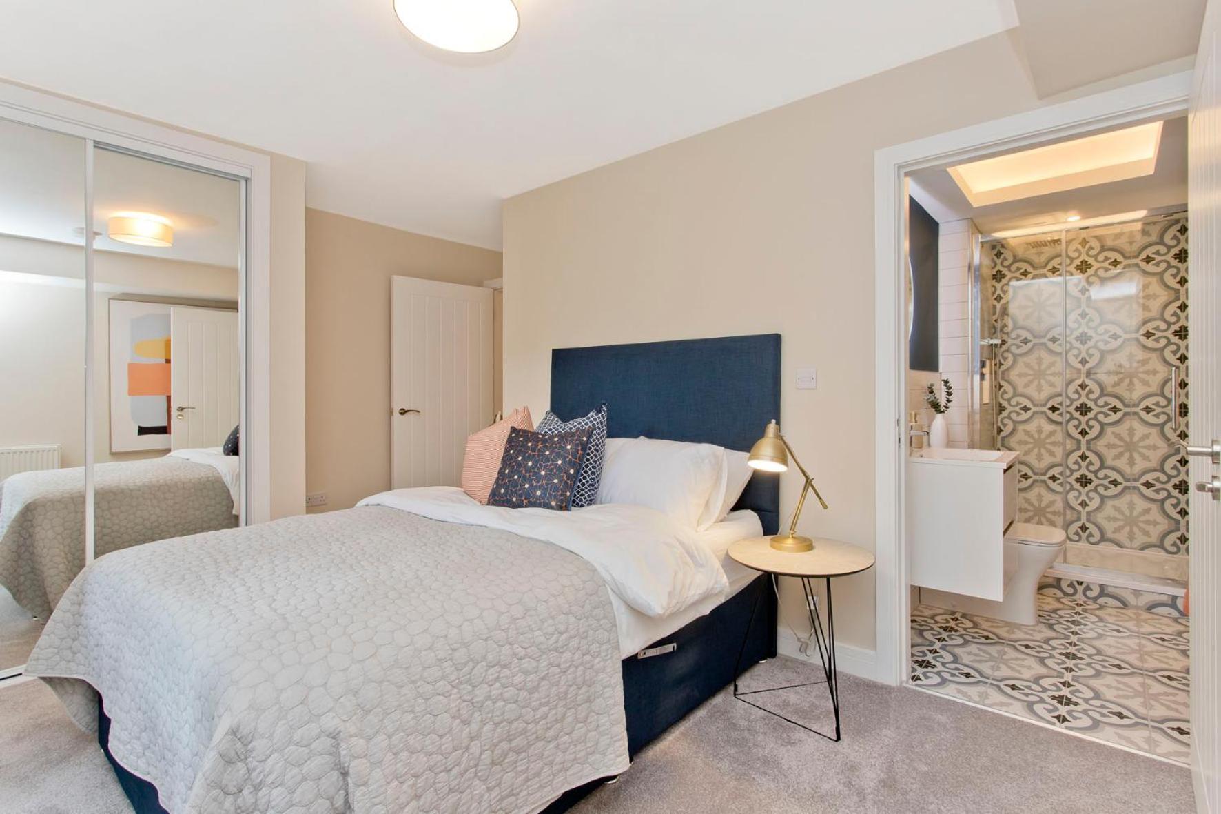 Modern City Centre 2 Bedroom 2 Bathroom Apartments, Main Door Ground with Private Parking view 2