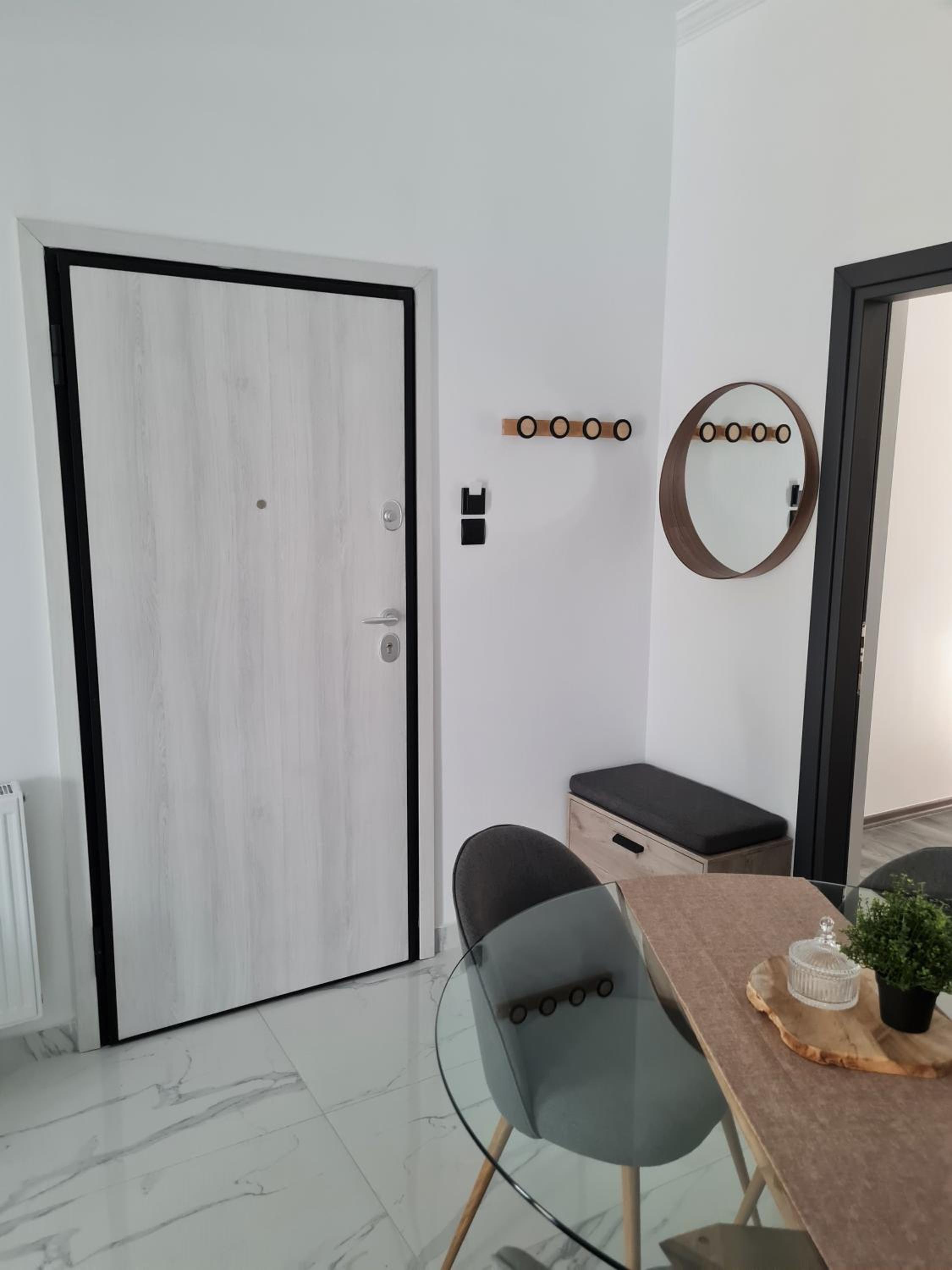 Jenny's Dream Home -Acropolis Lux 2 Bedroom Apt, with Hot Tub, free Netflix, fast Wifi