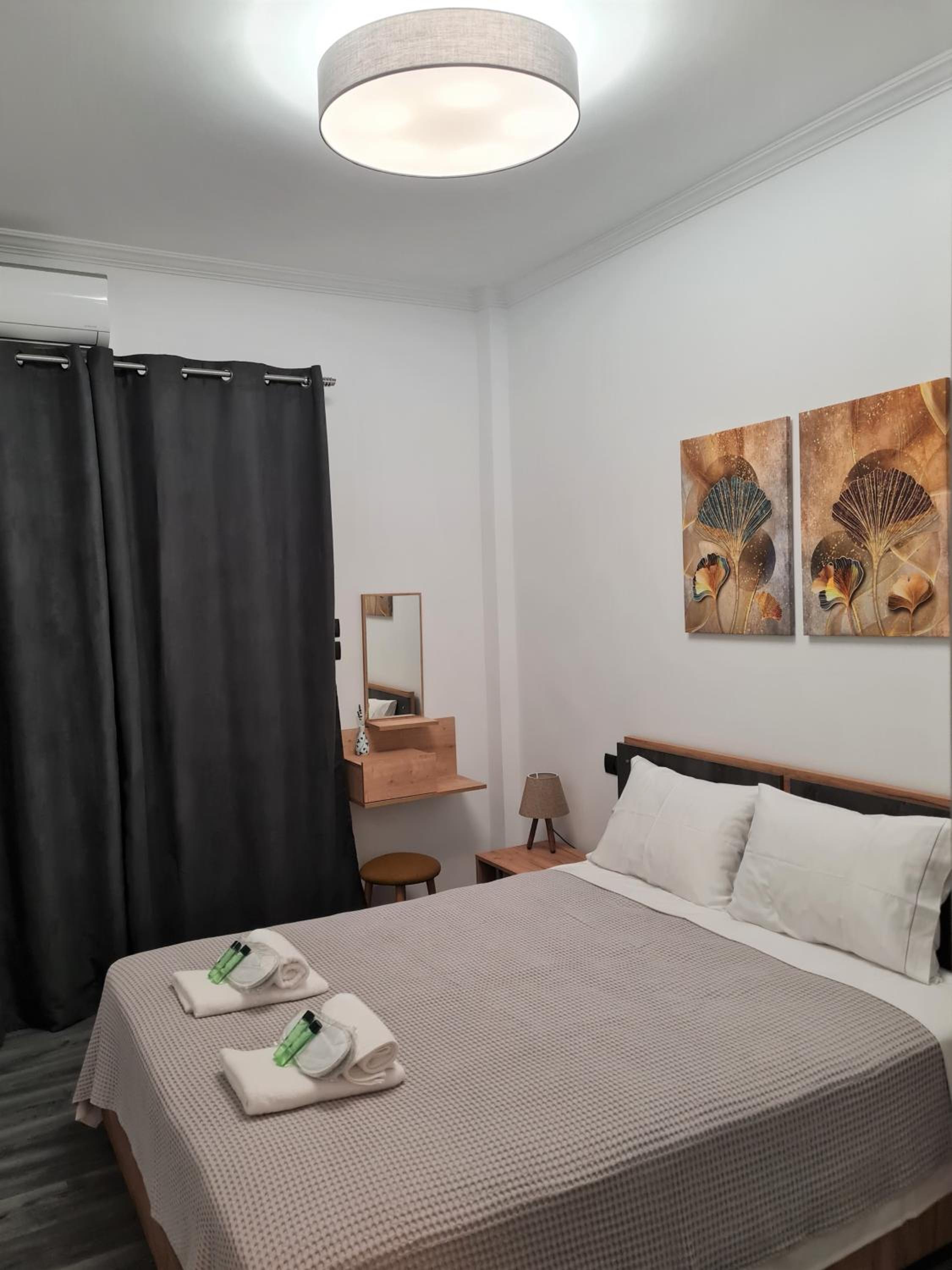 Jenny's Dream Home -Acropolis Lux 2 Bedroom Apt, with Hot Tub, free Netflix, fast Wifi