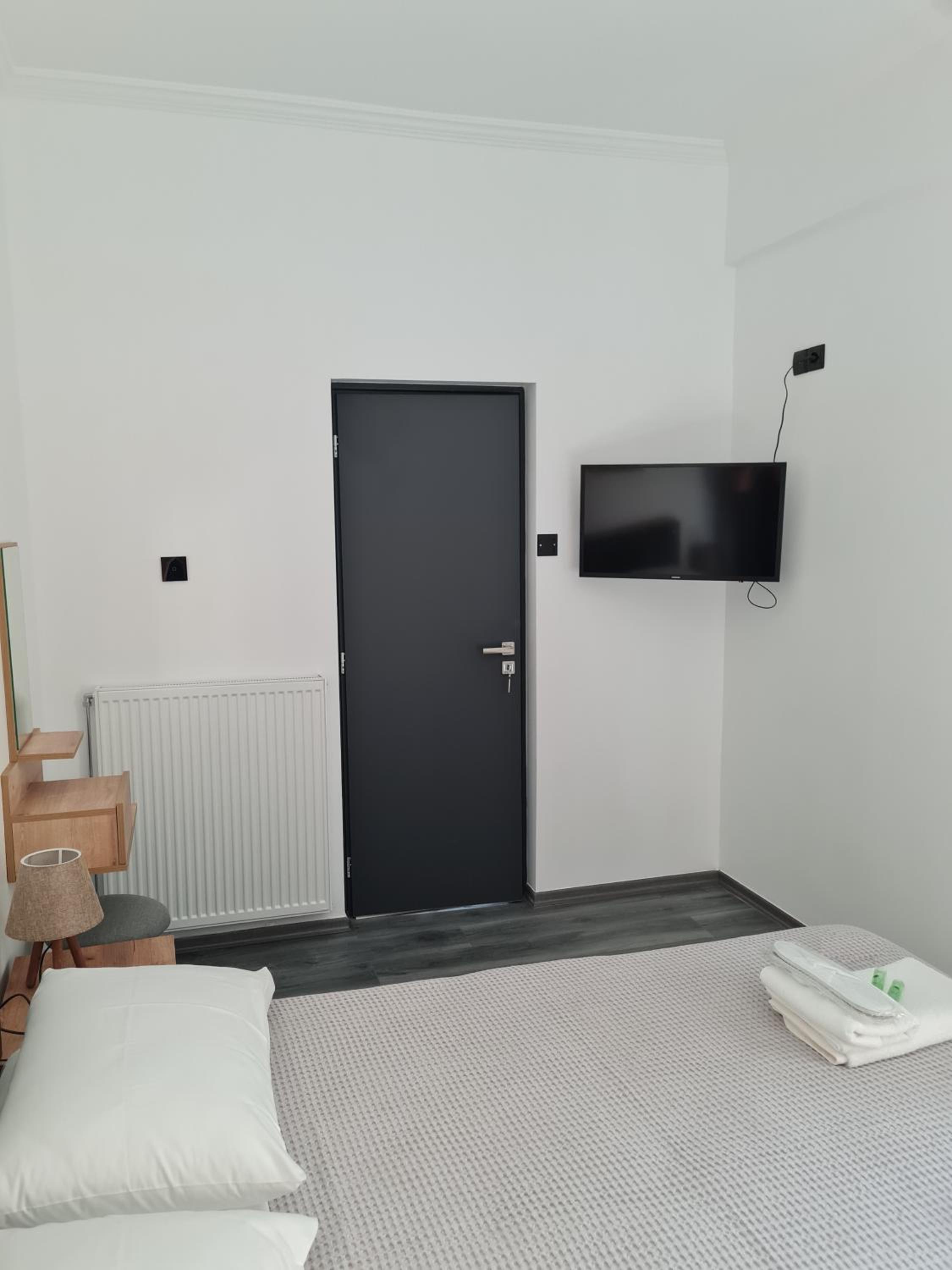 Jenny's Dream Home -Acropolis Lux 2 Bedroom Apt, with Hot Tub, free Netflix, fast Wifi