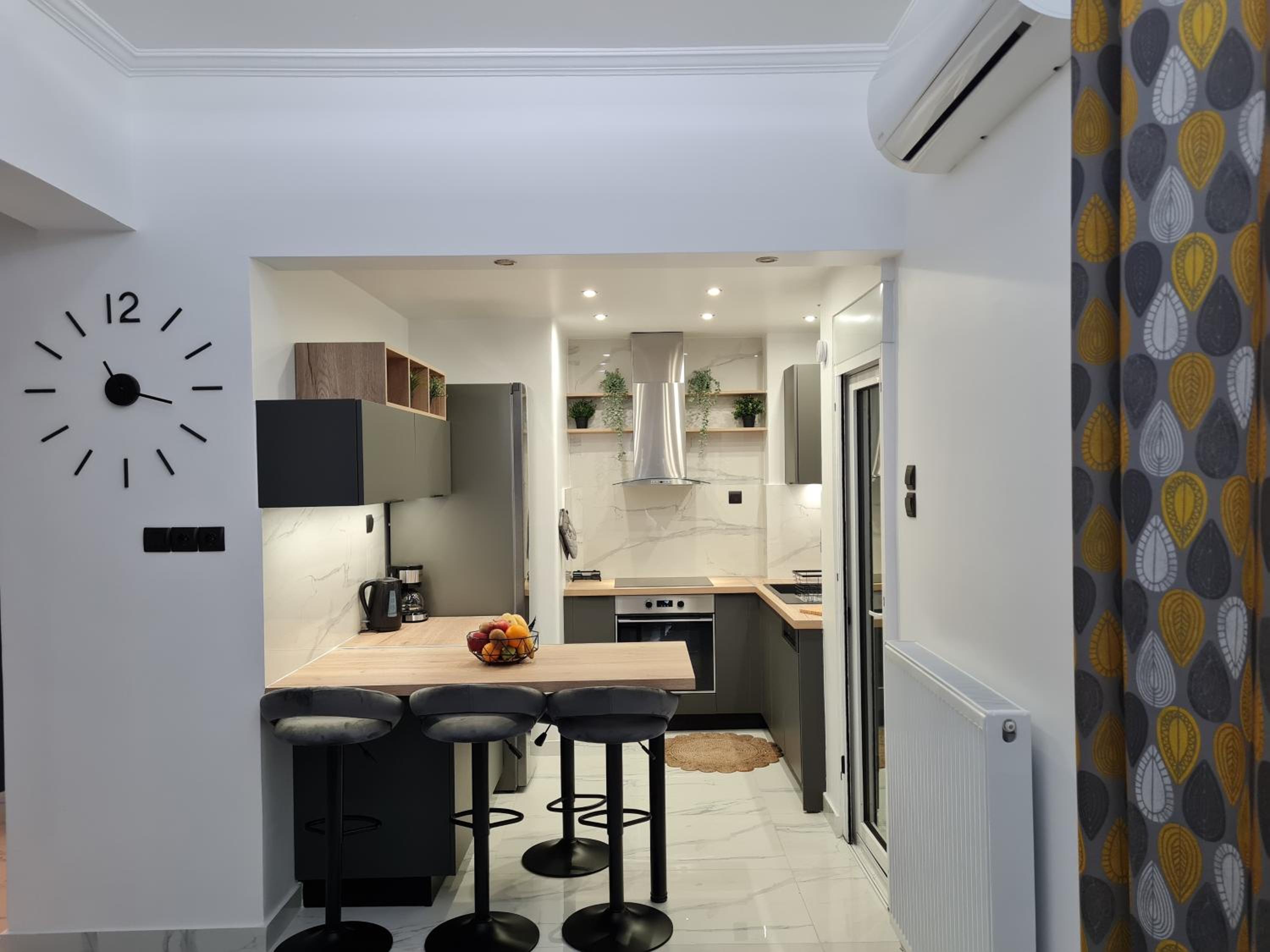 Jenny's Dream Home -Acropolis Lux 2 Bedroom Apt, with Hot Tub, free Netflix, fast Wifi