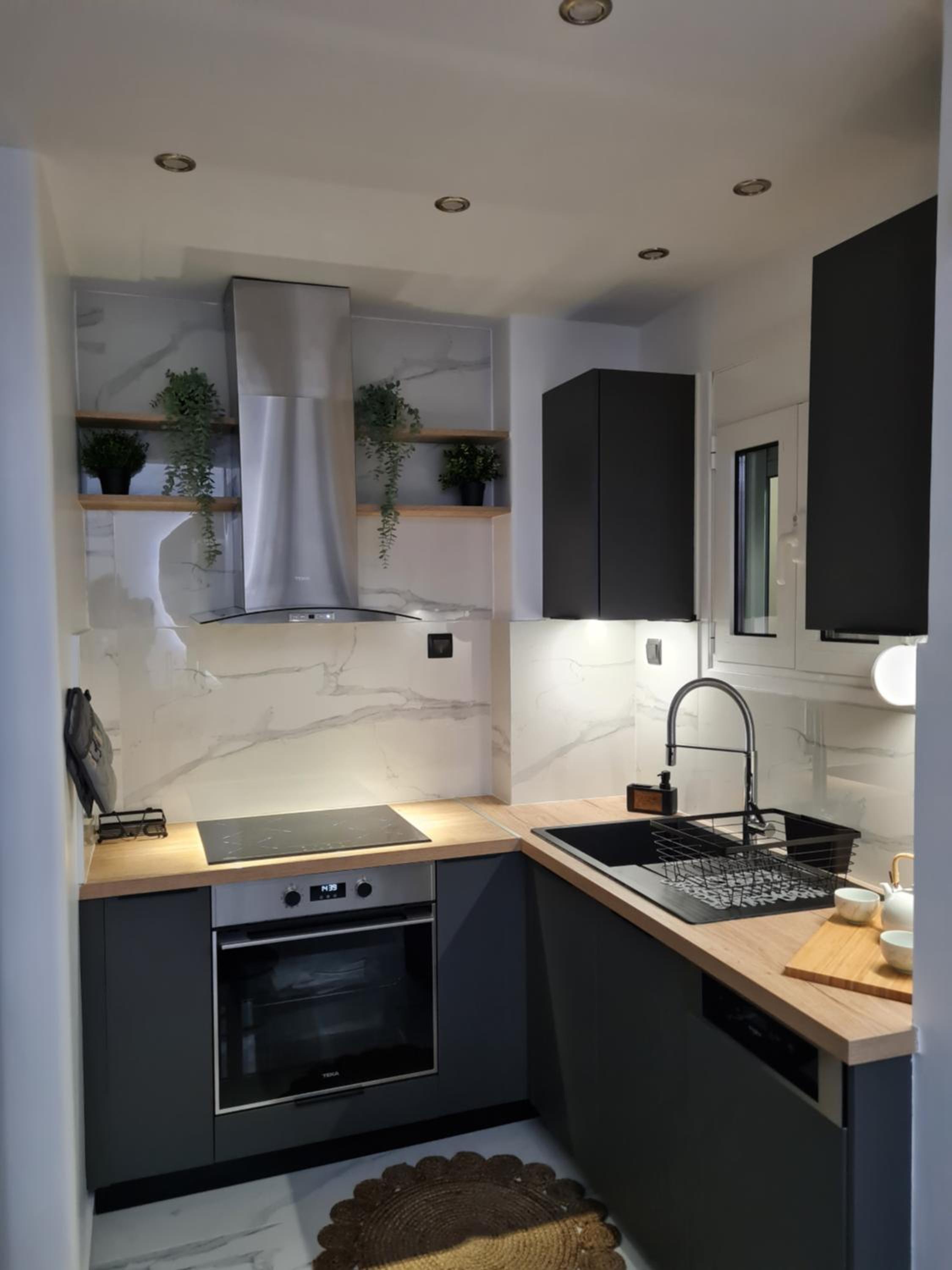 Jenny's Dream Home -Acropolis Lux 2 Bedroom Apt, with Hot Tub, free Netflix, fast Wifi