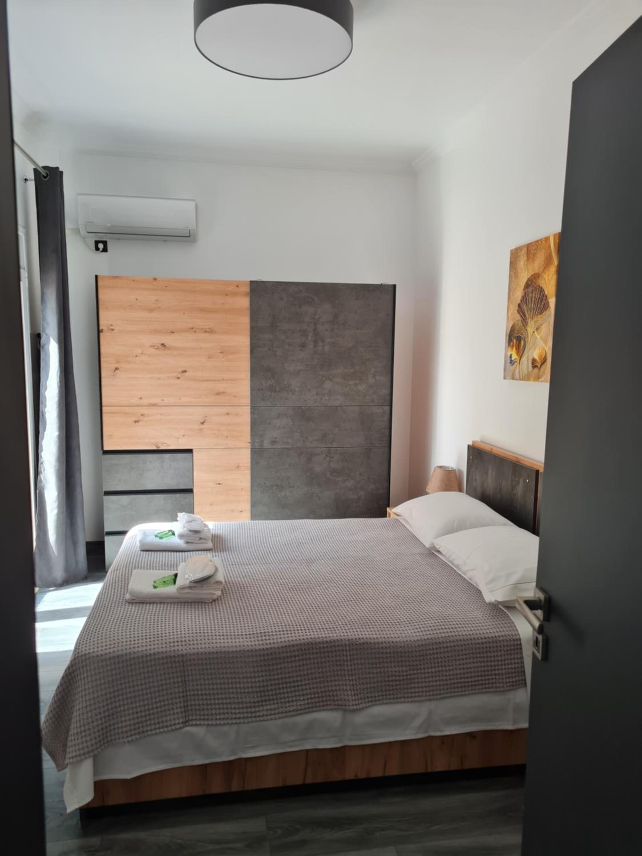 Jenny's Dream Home -Acropolis Lux 2 Bedroom Apt, with Hot Tub, free Netflix, fast Wifi
