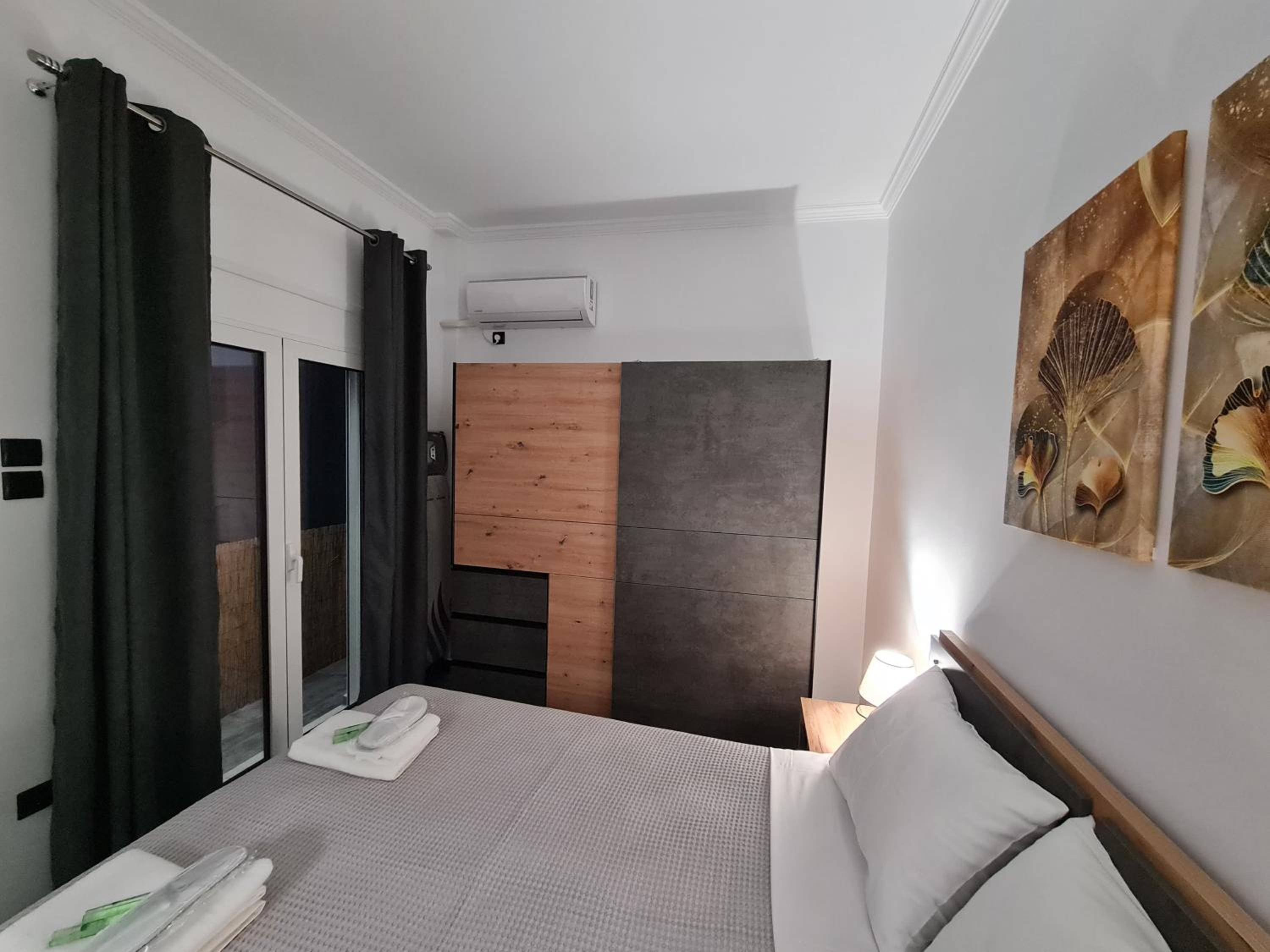 Jenny's Dream Home -Acropolis Lux 2 Bedroom Apt, with Hot Tub, free Netflix, fast Wifi