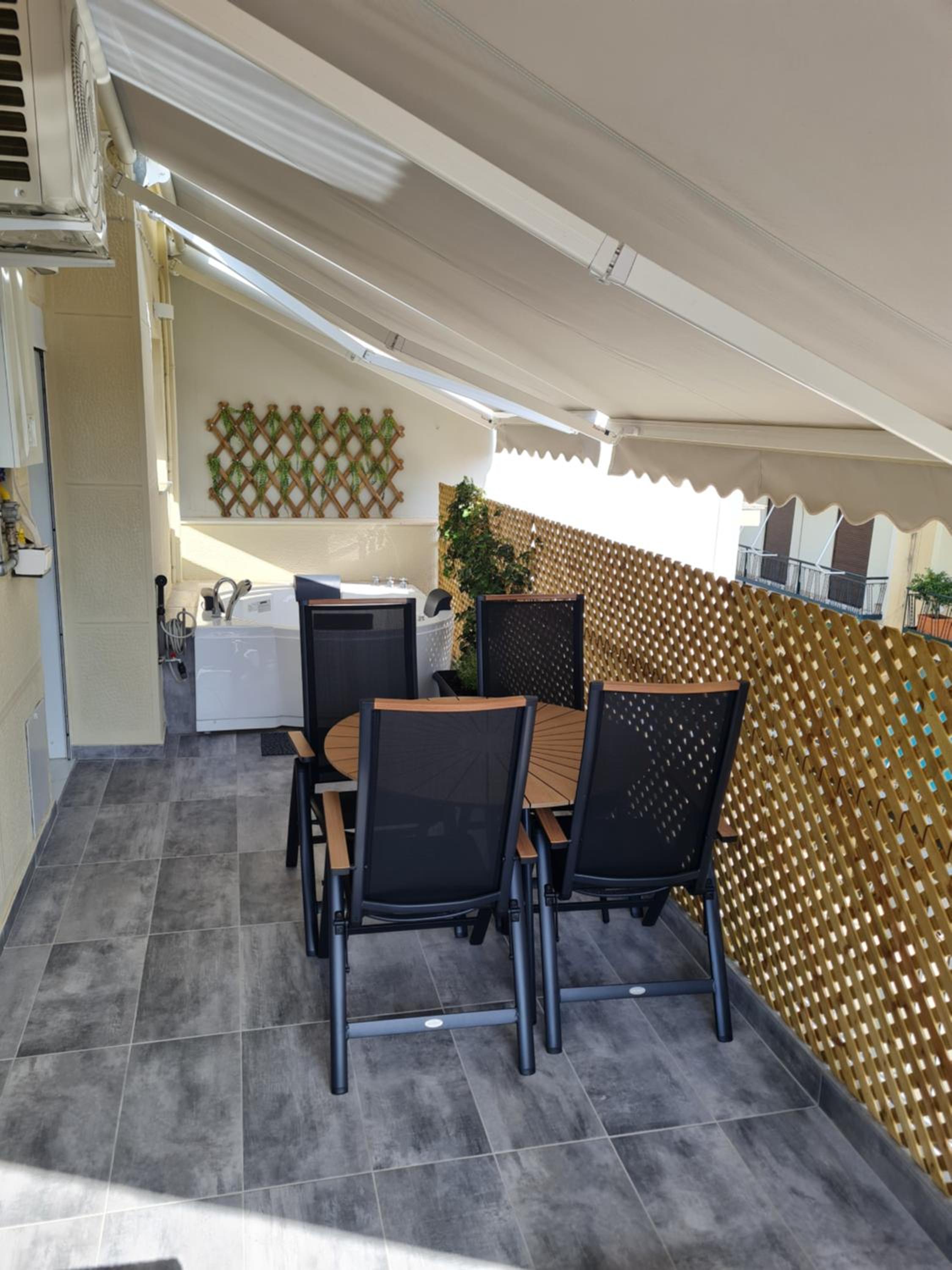 Jenny's Dream Home -Acropolis Lux 2 Bedroom Apt, with Hot Tub, free Netflix, fast Wifi